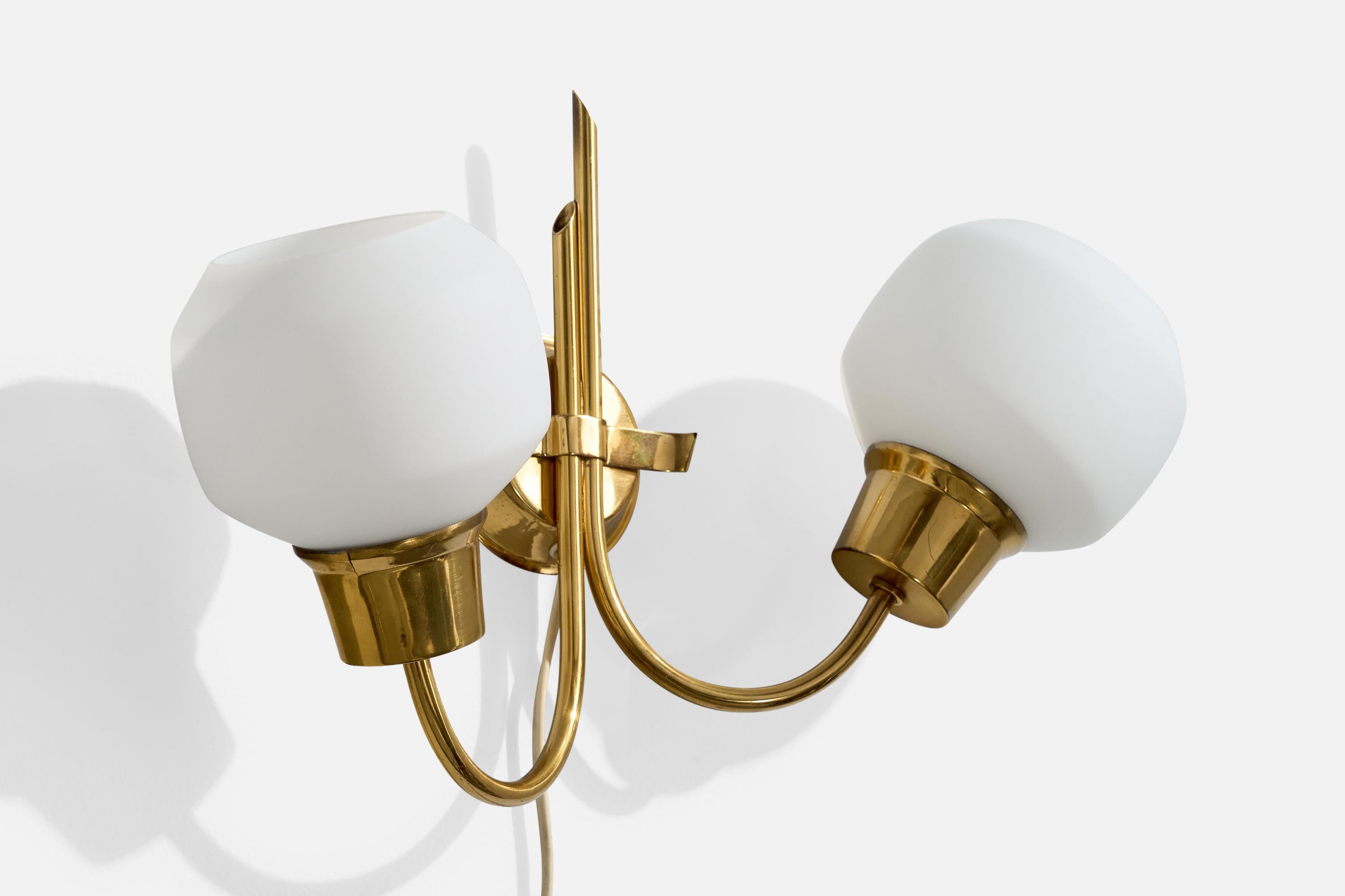 Scandinave moderne Design suédois, applique, laiton, verre, Suède, années 1950 en vente