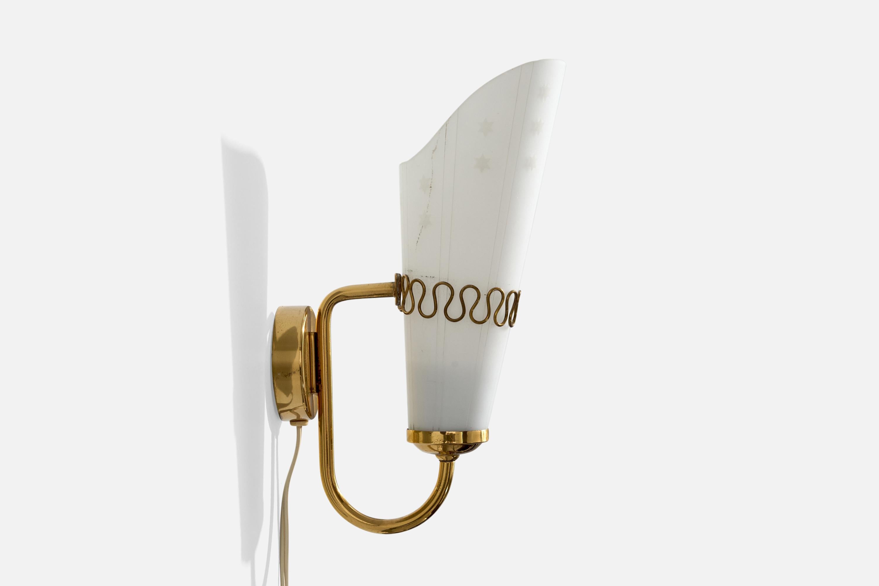 Schwedische Designerin, Wandleuchte, Messing, Glas, Schweden, 1950er Jahre (Mitte des 20. Jahrhunderts) im Angebot