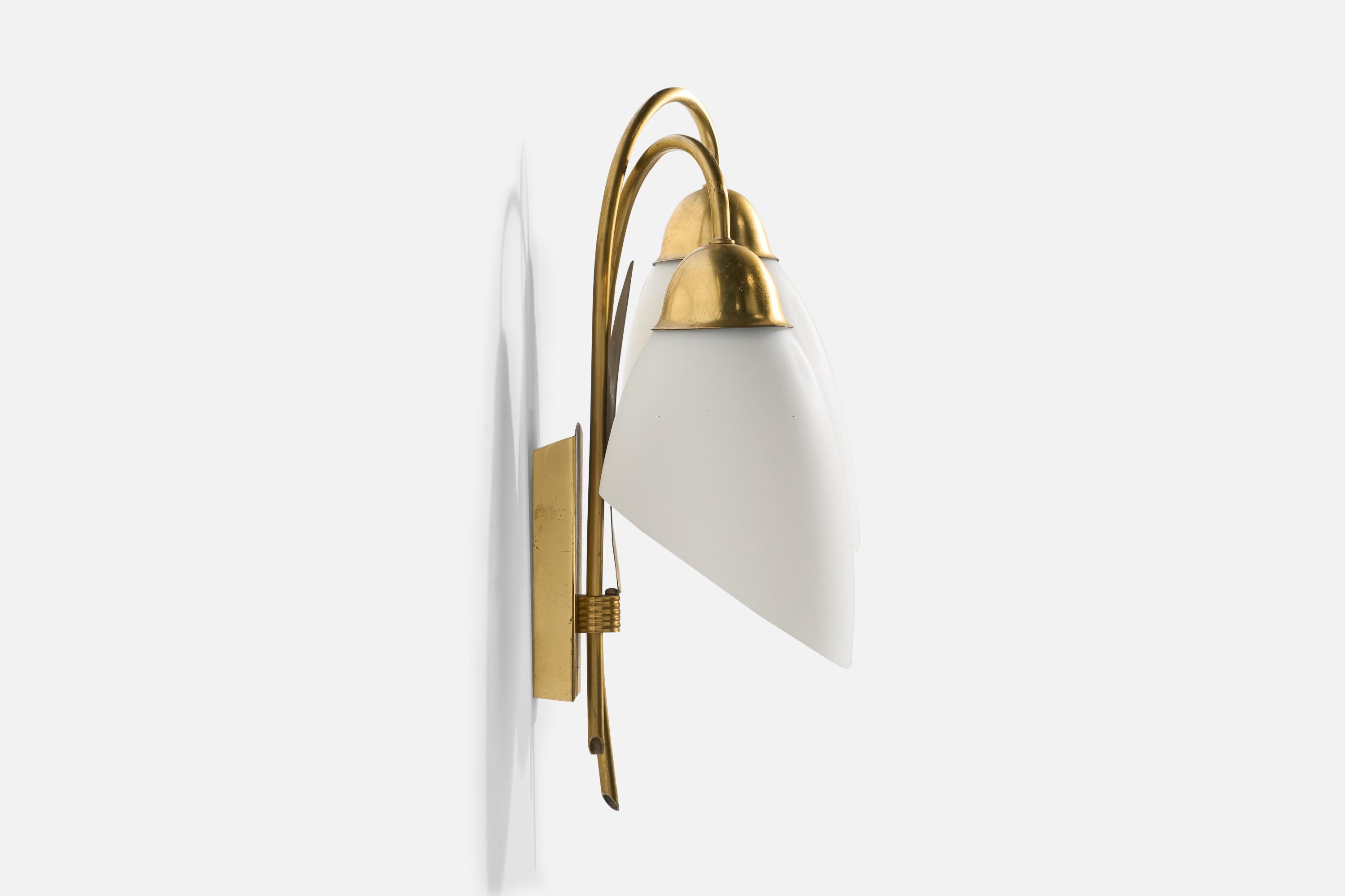 Swedish Designer, Wall Light, Brass, Glass, Sweden, 1950s (Schwedisch) im Angebot