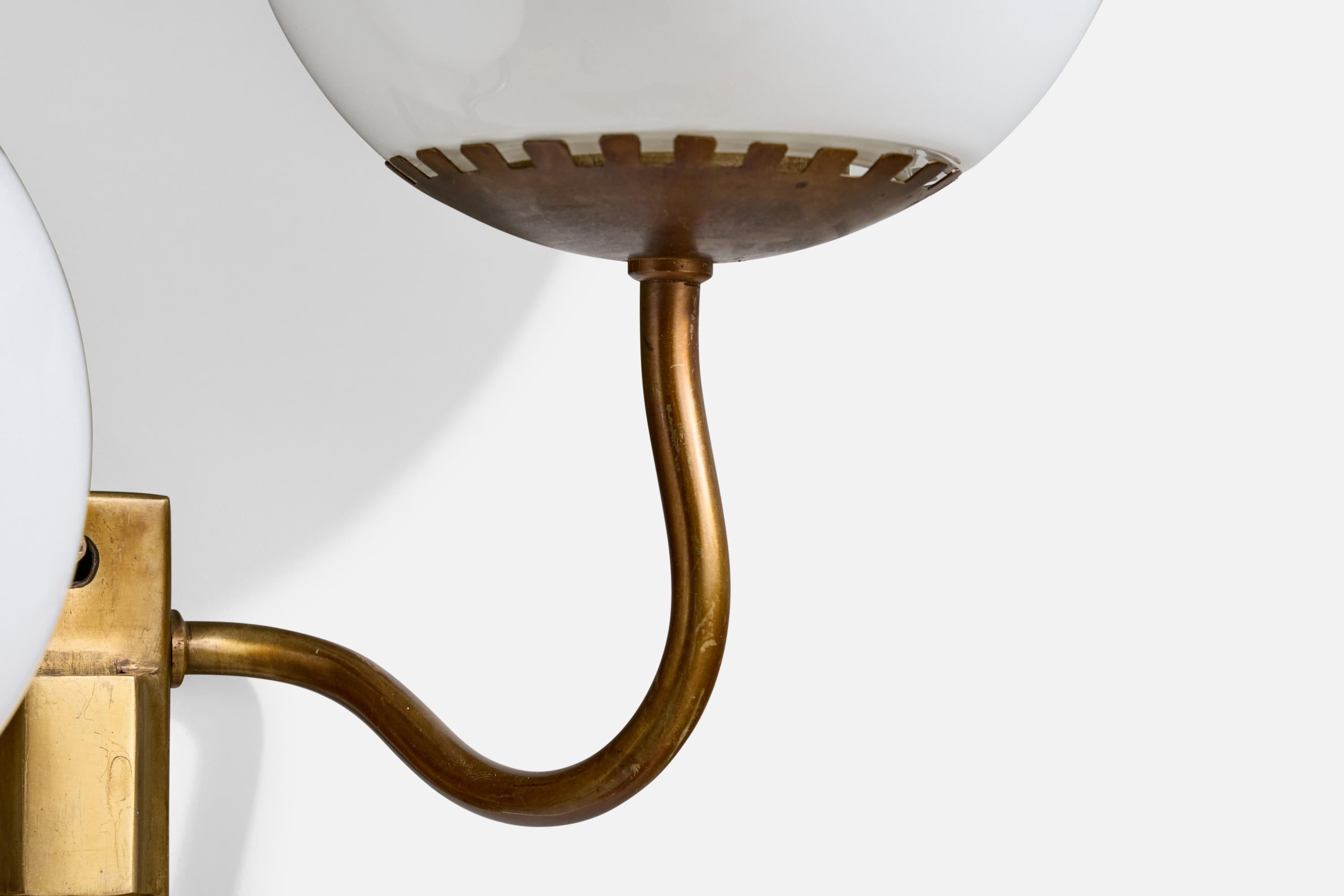 Schwedische Designerin, Wandleuchte, Messing, Glas, Schweden, 1950er Jahre (Mitte des 20. Jahrhunderts) im Angebot