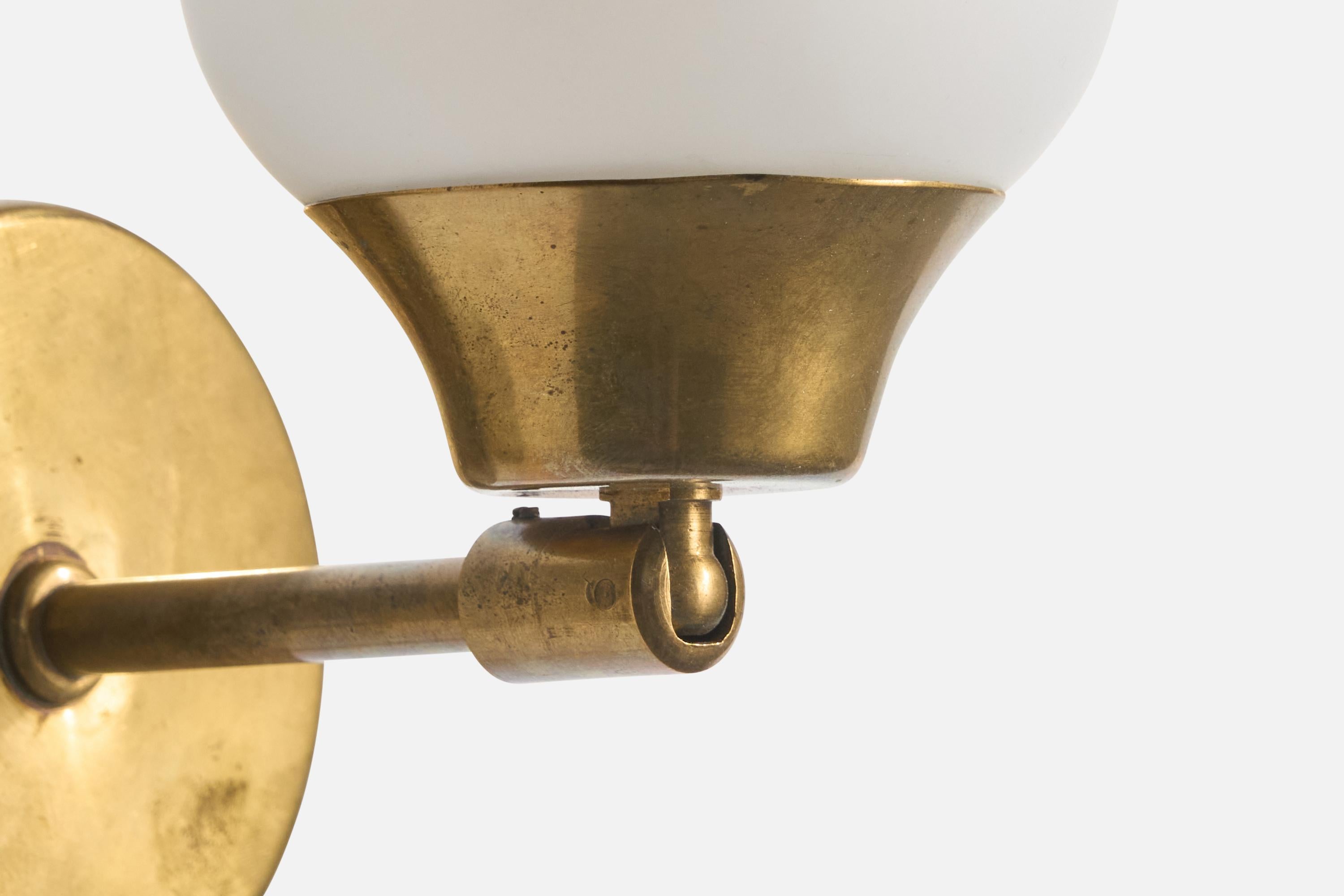 Laiton Design suédois, applique, laiton, verre, Suède, années 1950 en vente