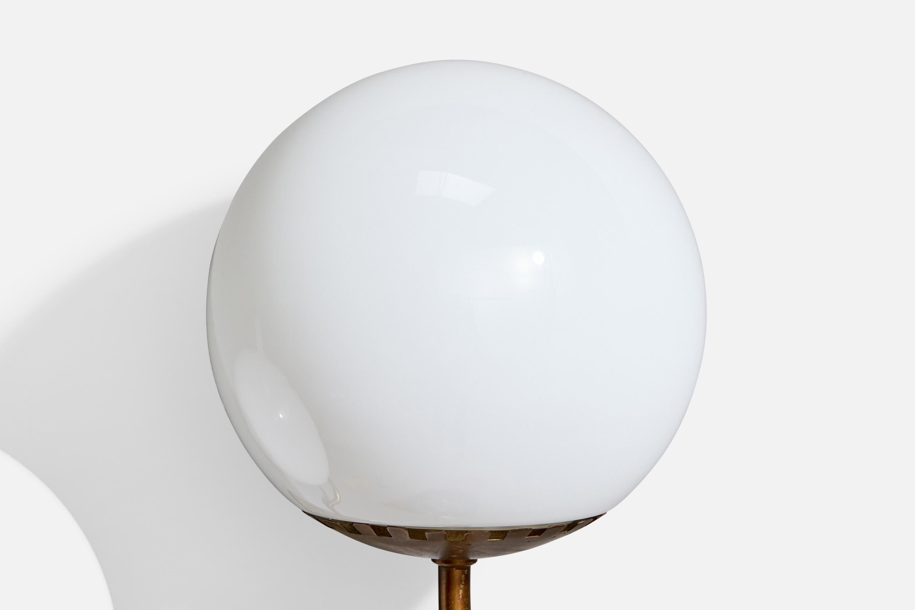 Schwedische Designerin, Wandleuchte, Messing, Glas, Schweden, 1950er Jahre im Angebot 2