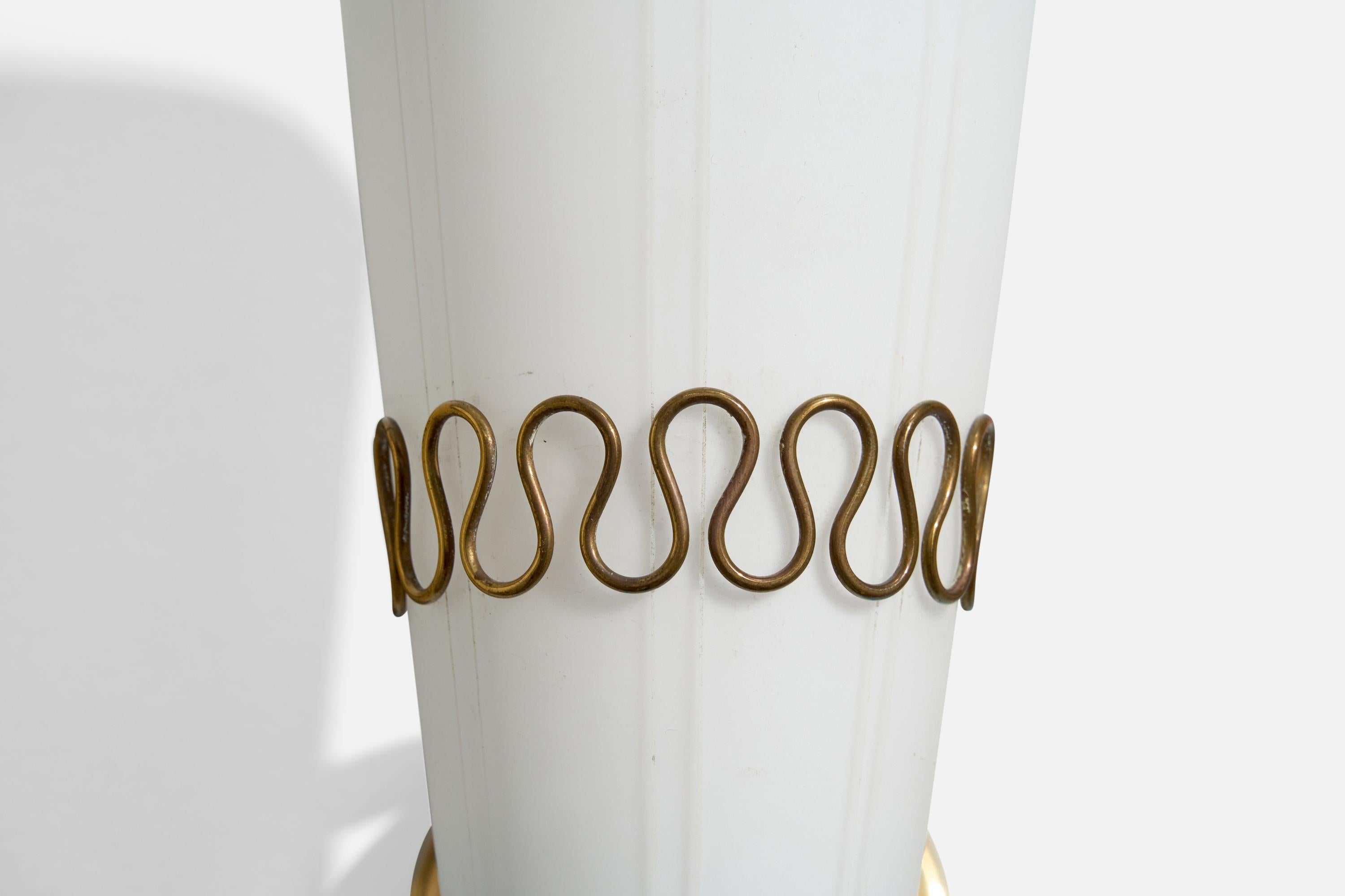 Schwedische Designerin, Wandleuchte, Messing, Glas, Schweden, 1950er Jahre im Angebot 5