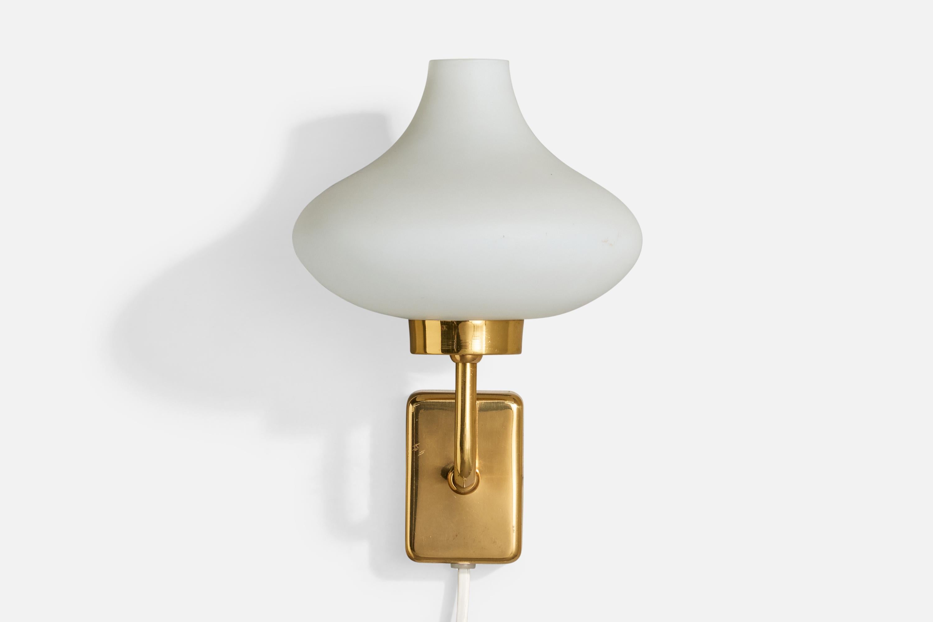 Mid-Century Modern Design suédois, applique, laiton, verre, Suède, années 1960 en vente