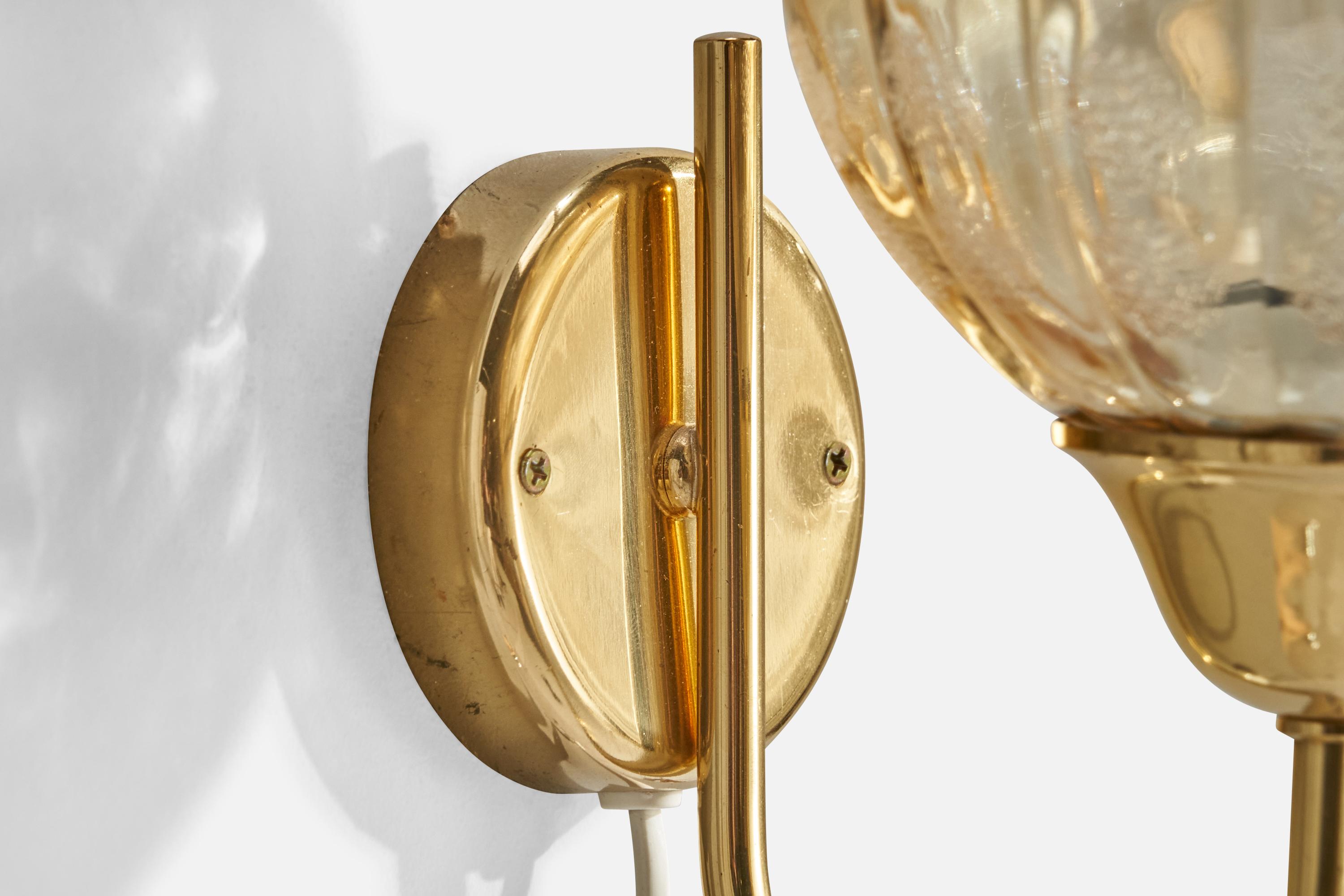 Schwedische Designerin, Wandleuchte, Messing, Glas, Schweden, 1960er Jahre (Mitte des 20. Jahrhunderts) im Angebot