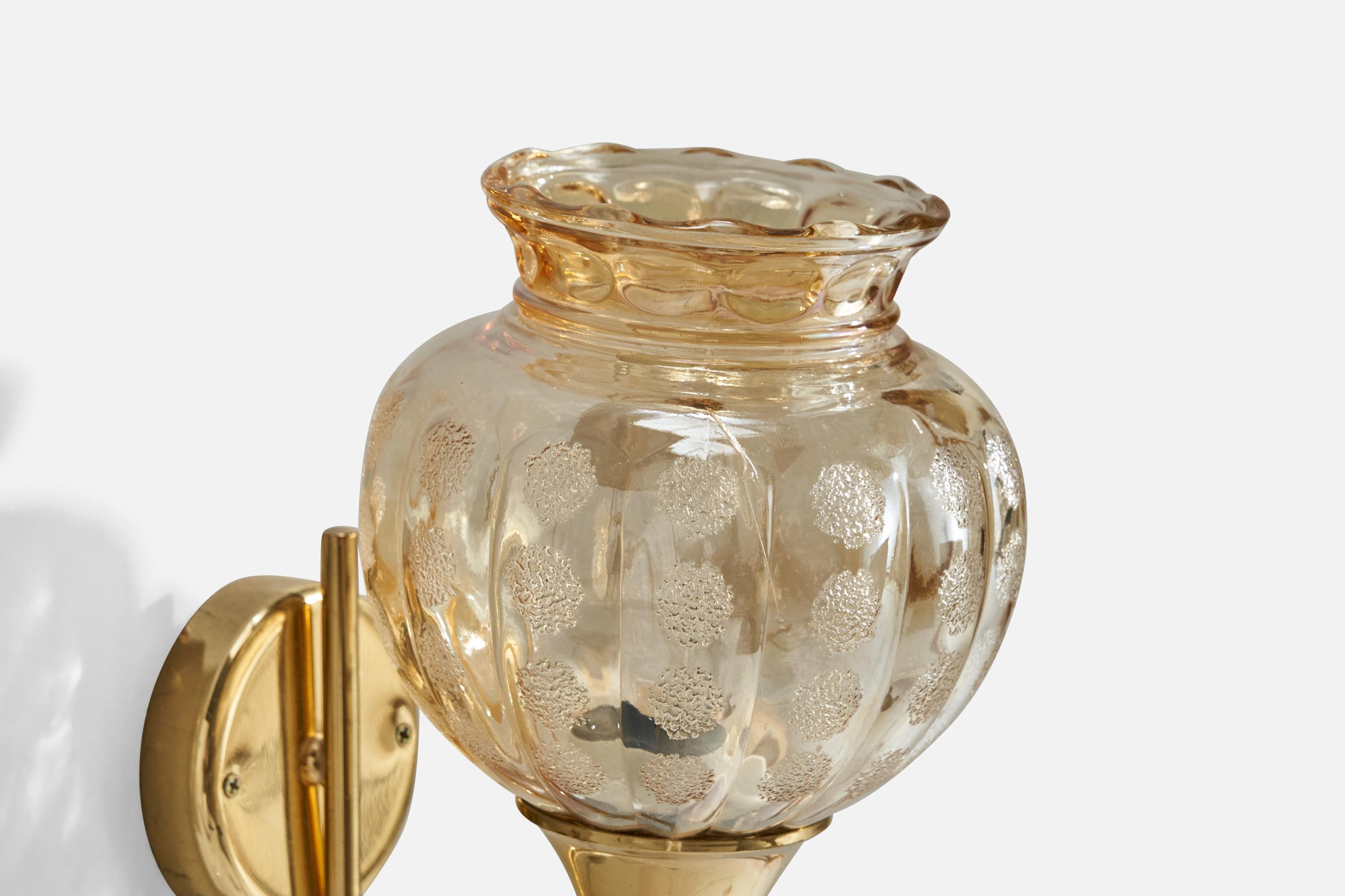 Schwedische Designerin, Wandleuchte, Messing, Glas, Schweden, 1960er Jahre im Angebot 2