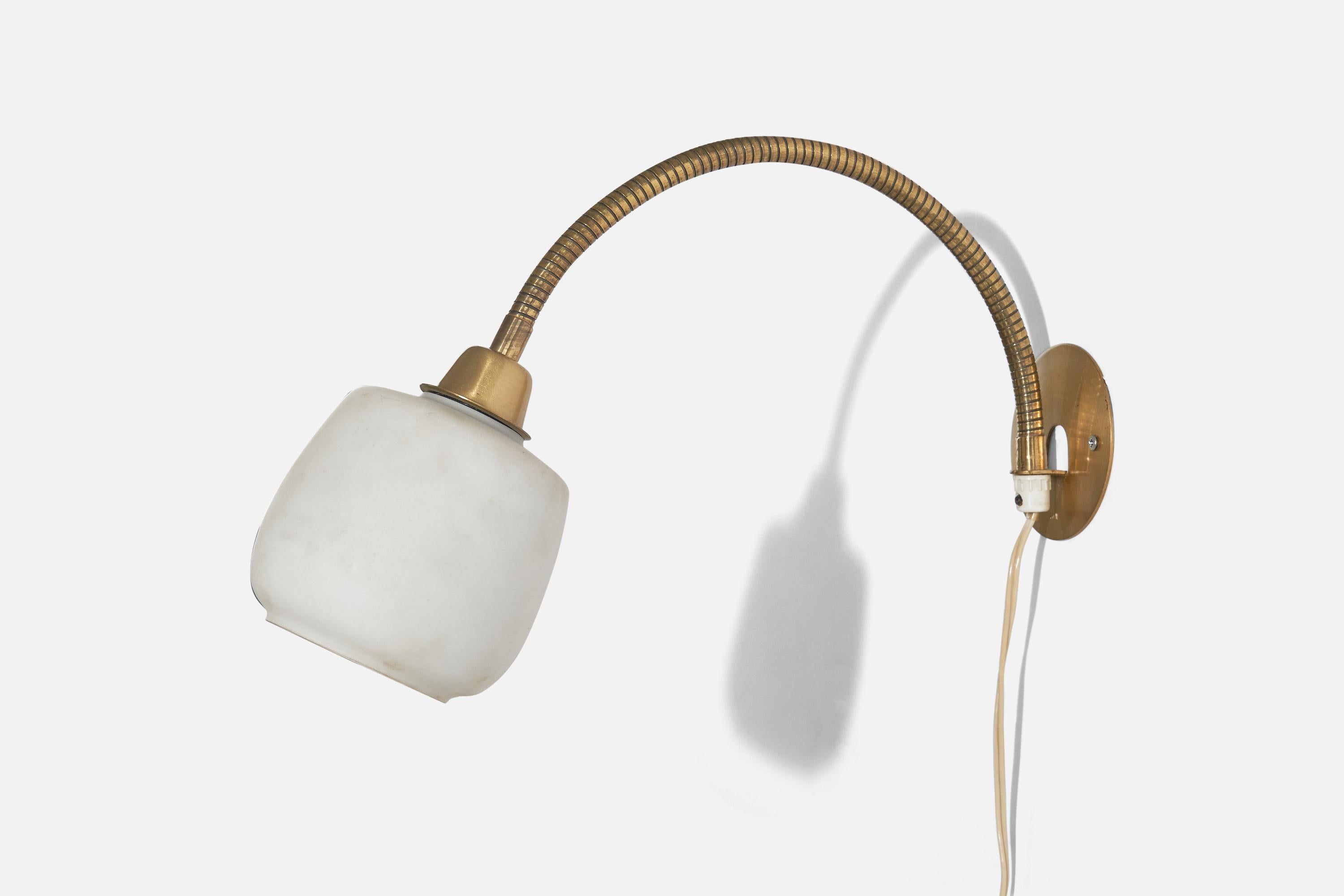 Swedish Designer, Wall Light, Brass, Glass, Sweden, c. 1940s In Good Condition For Sale In High Point, NC