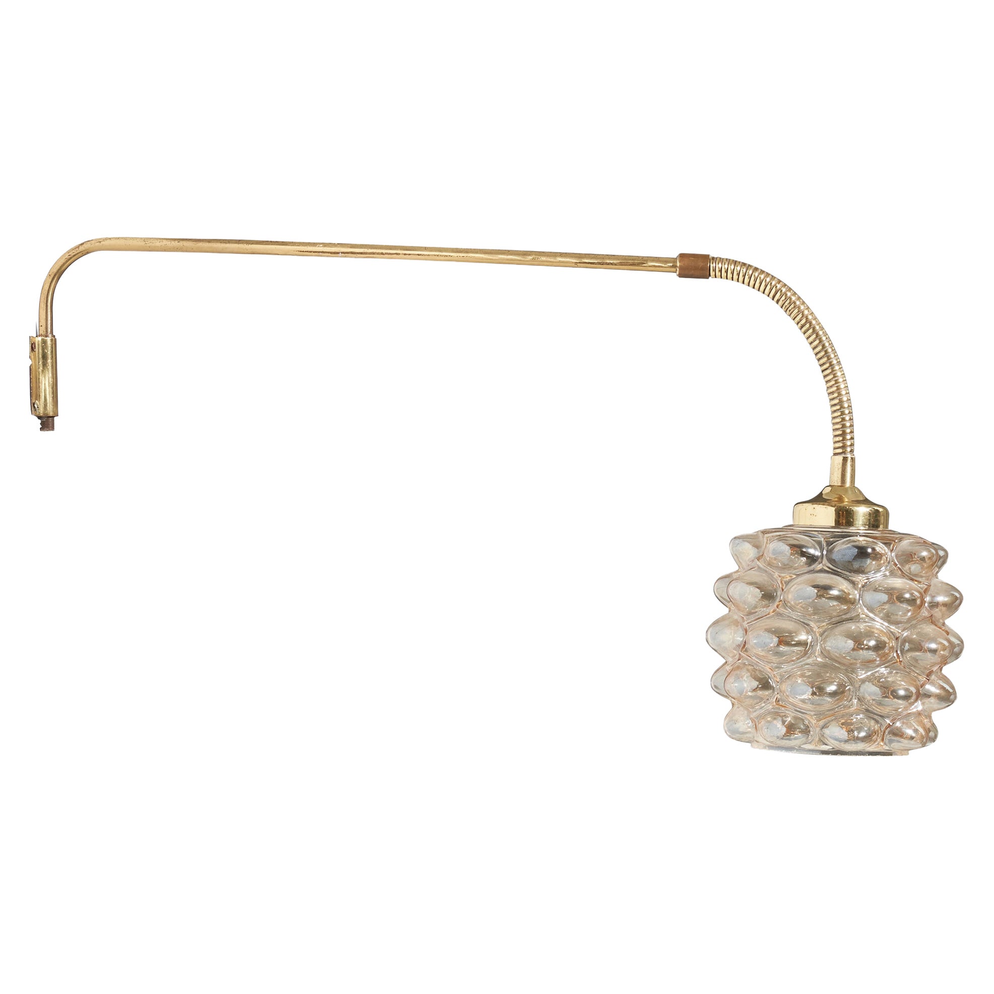 Lampada da parete di design svedese, ottone, vetro, Svezia, C.C. anni '50