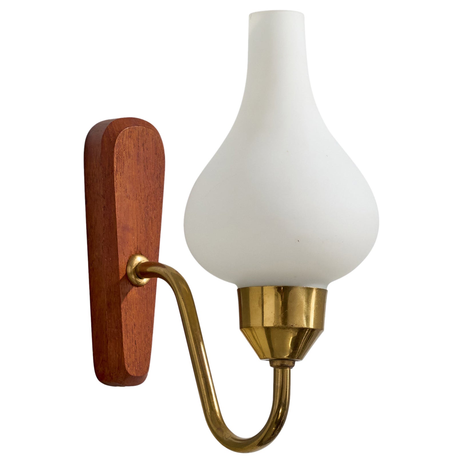 Lampada da parete di design svedese, ottone, vetro, teak, Svezia, anni '50