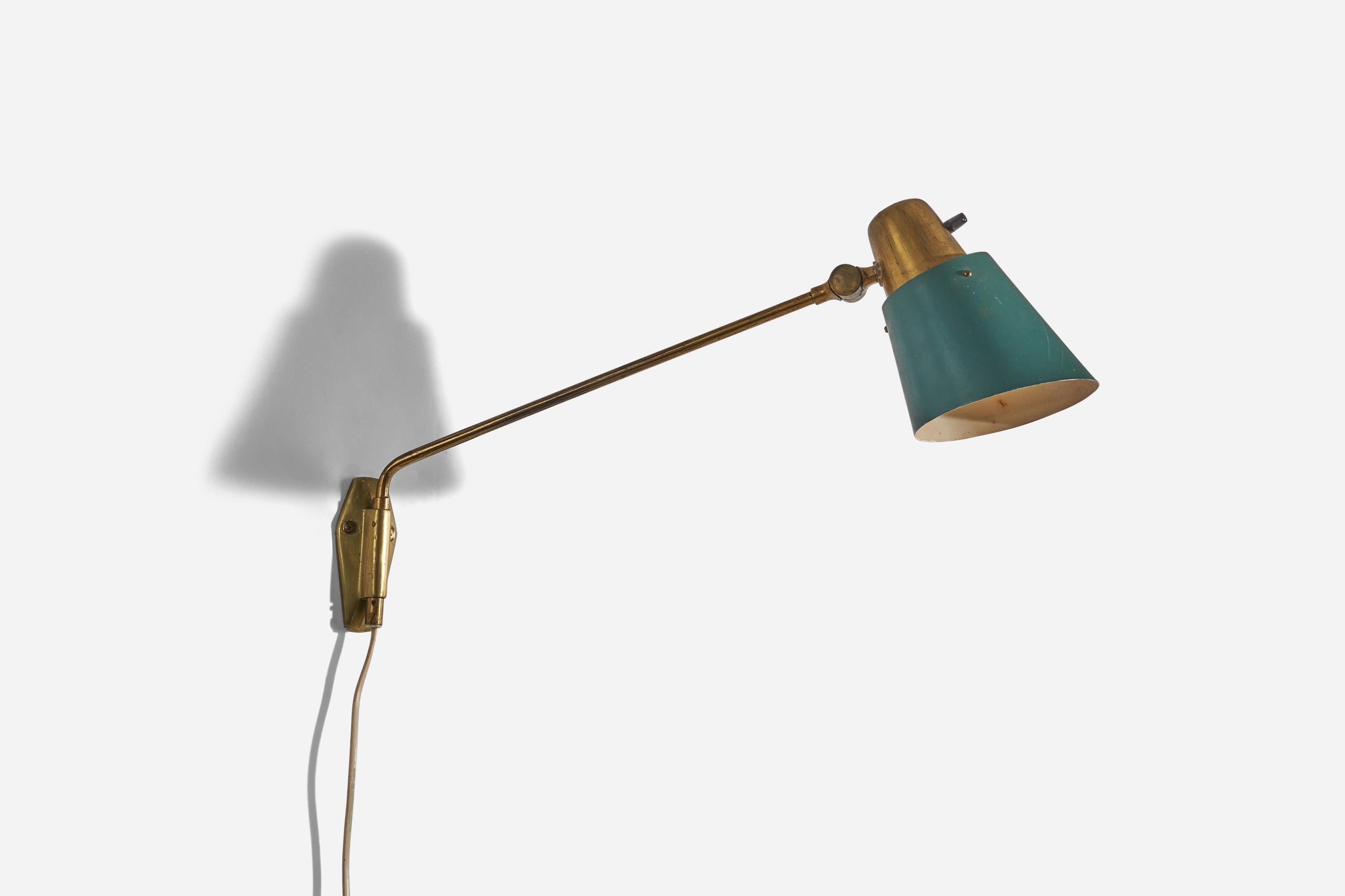 A brass and green lacquered metal wall light designed and produced in Sweden, c. 1940s.

Variable dimensions, measured as illustrated in the first image. 
Dimensions of back plate (inches) : 4.5 x 2 x 1.12 (H x W x D).