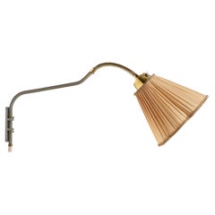 Lampada da parete di design svedese, ottone, metallo, tessuto, Svezia, 1940 ca.