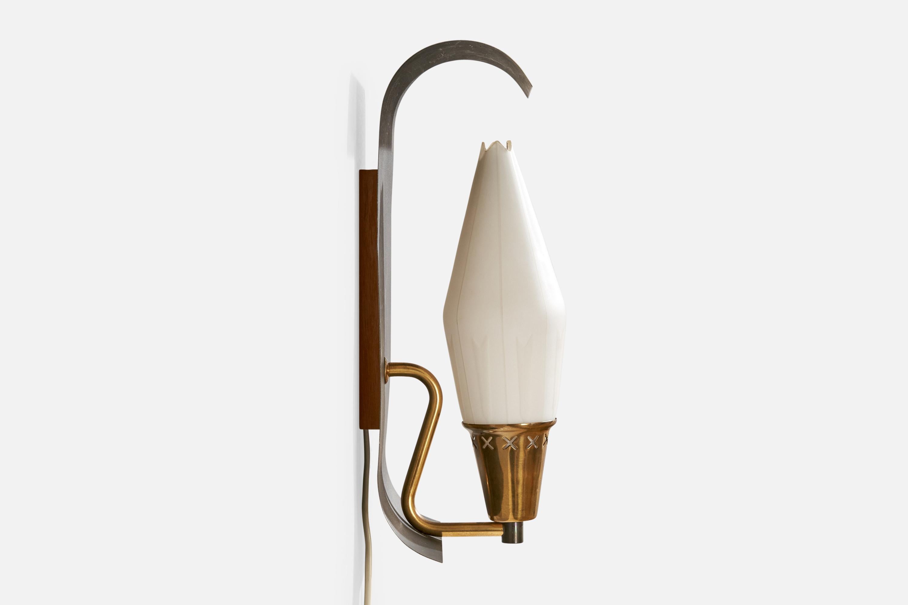 Swedish Designer, Wall Light, Brass, Metal, Glass, Sweden, 1950s In Good Condition For Sale In High Point, NC
