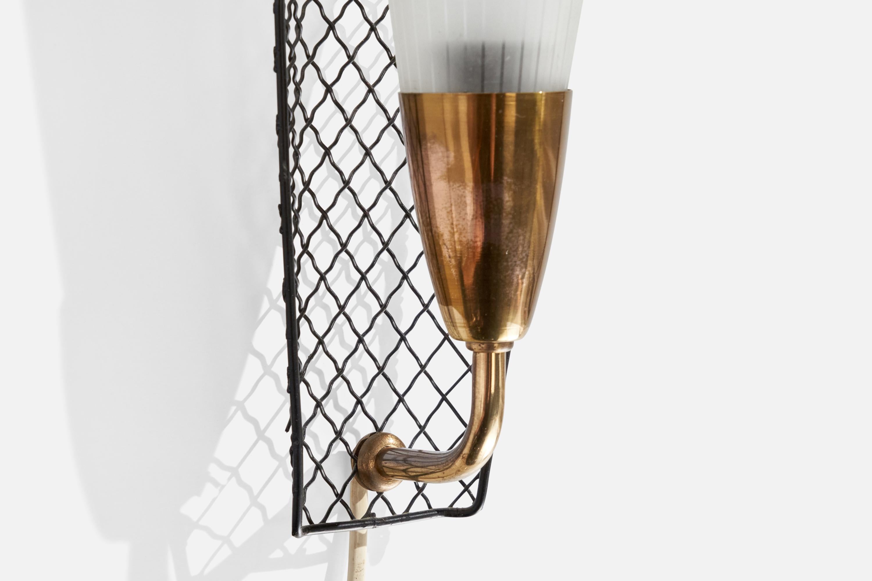 Schwedische Designerin, Wandleuchte, Messing, Metall, Glas, Schweden, 1950er Jahre im Angebot 1