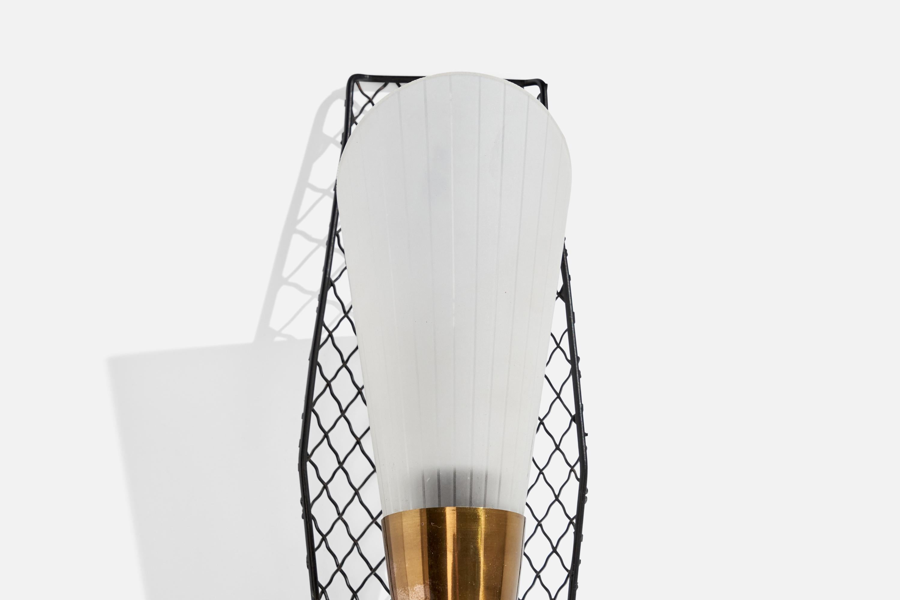 Schwedische Designerin, Wandleuchte, Messing, Metall, Glas, Schweden, 1950er Jahre im Angebot 3