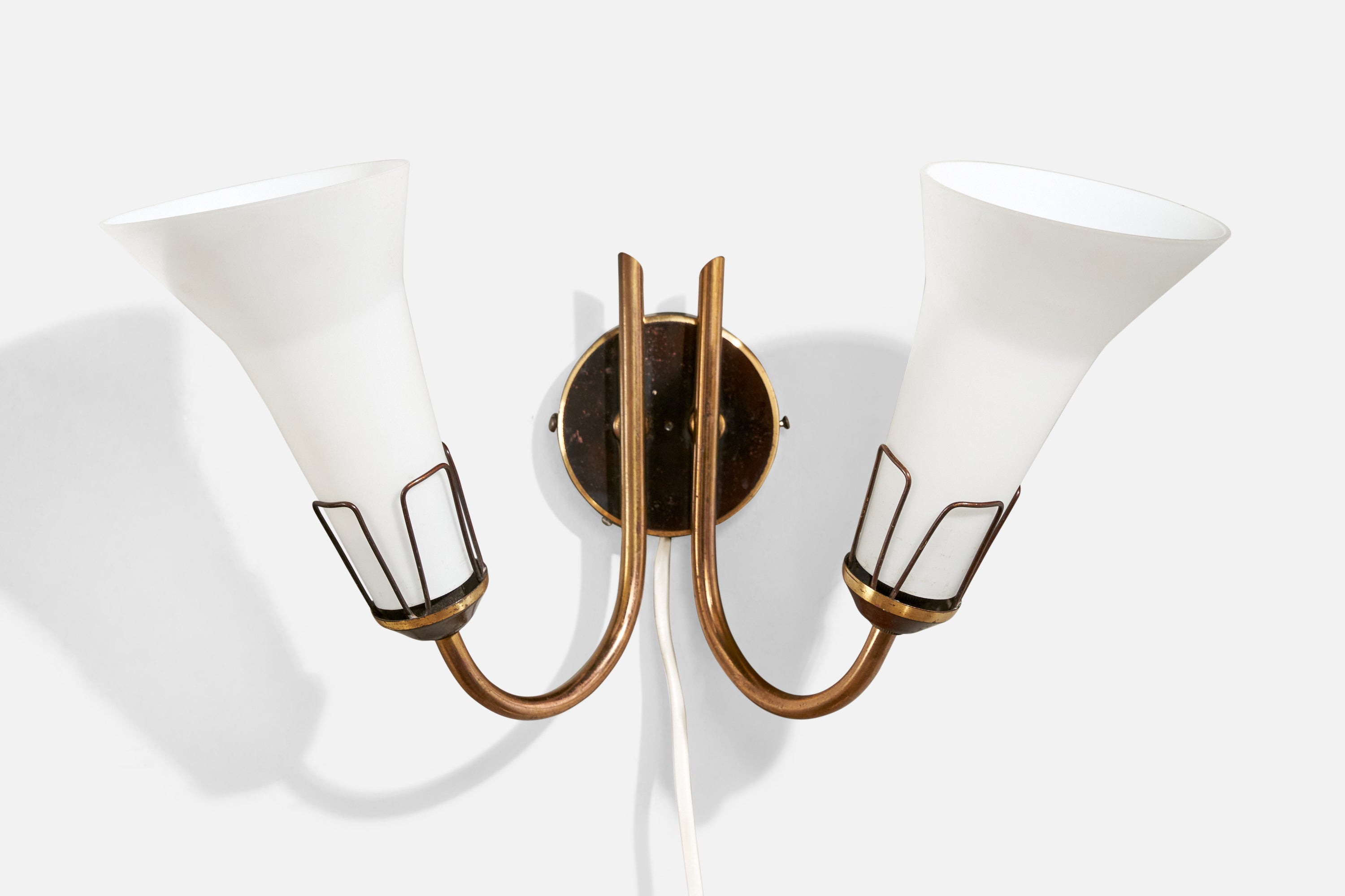 Diseñador sueco, aplique, latón, metal, cristal, Suecia, años 50