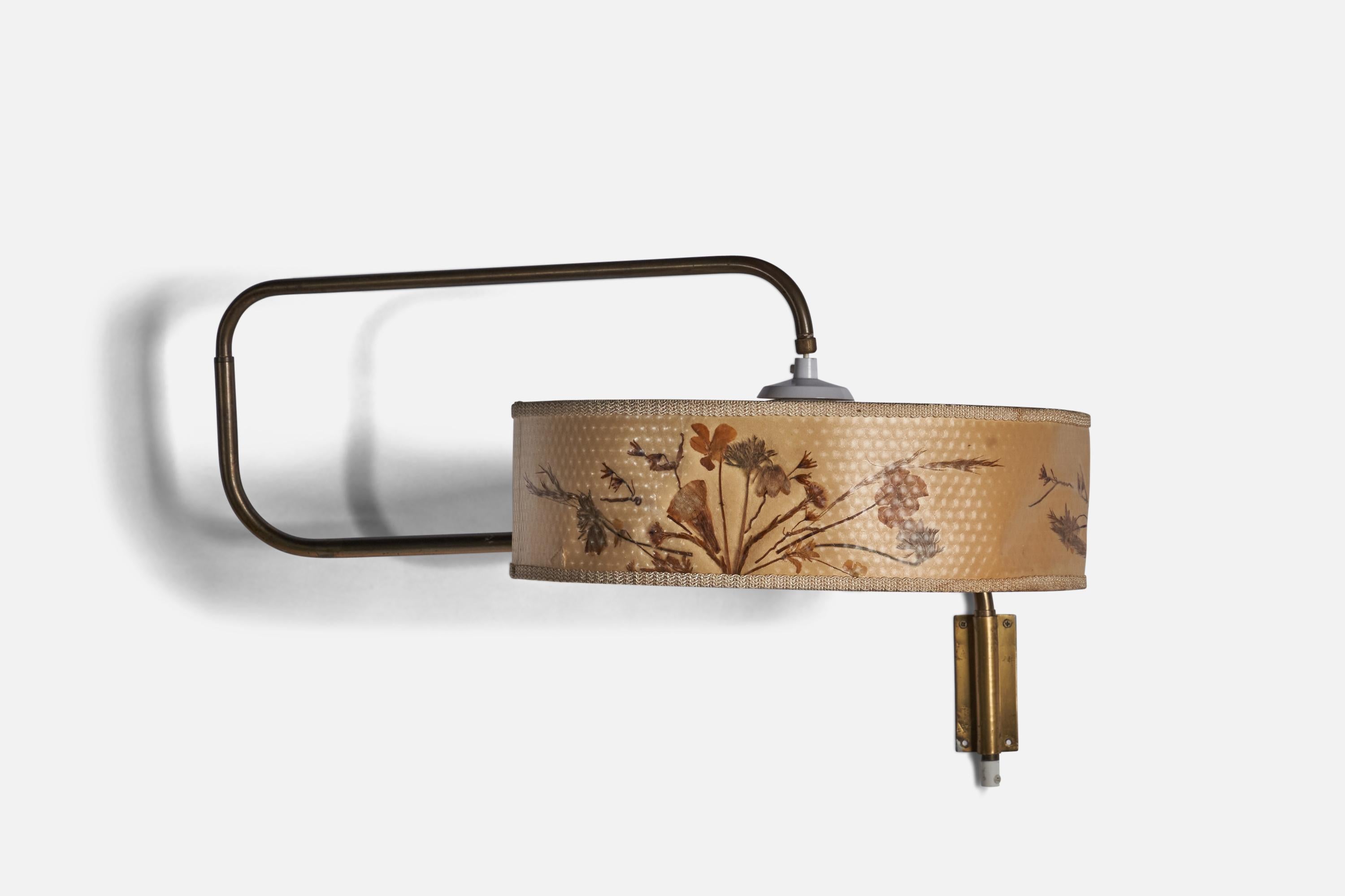A brass, glass, and paper with laminated plants wall light designed and produced in Sweden, 1940s.

Collapsed Dimensions (inches): 15” H x 25” W x 19.5” D
Fully Extended Dimensions (inches): 15” H x 15.75” W x 51” D
Bulb Specifications: E-26