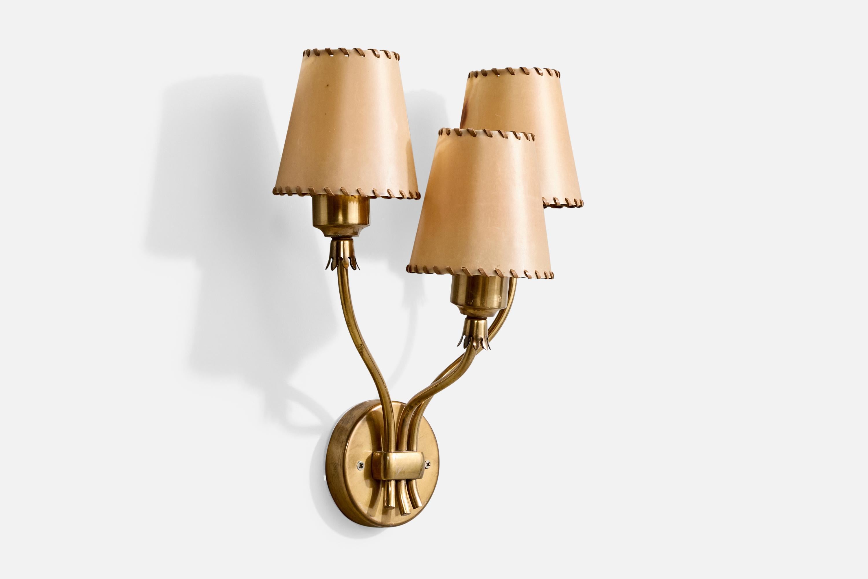 Schwedischer Designer, Wandleuchte, Messing, Pergament, Schweden, 1940er Jahre (Skandinavische Moderne) im Angebot