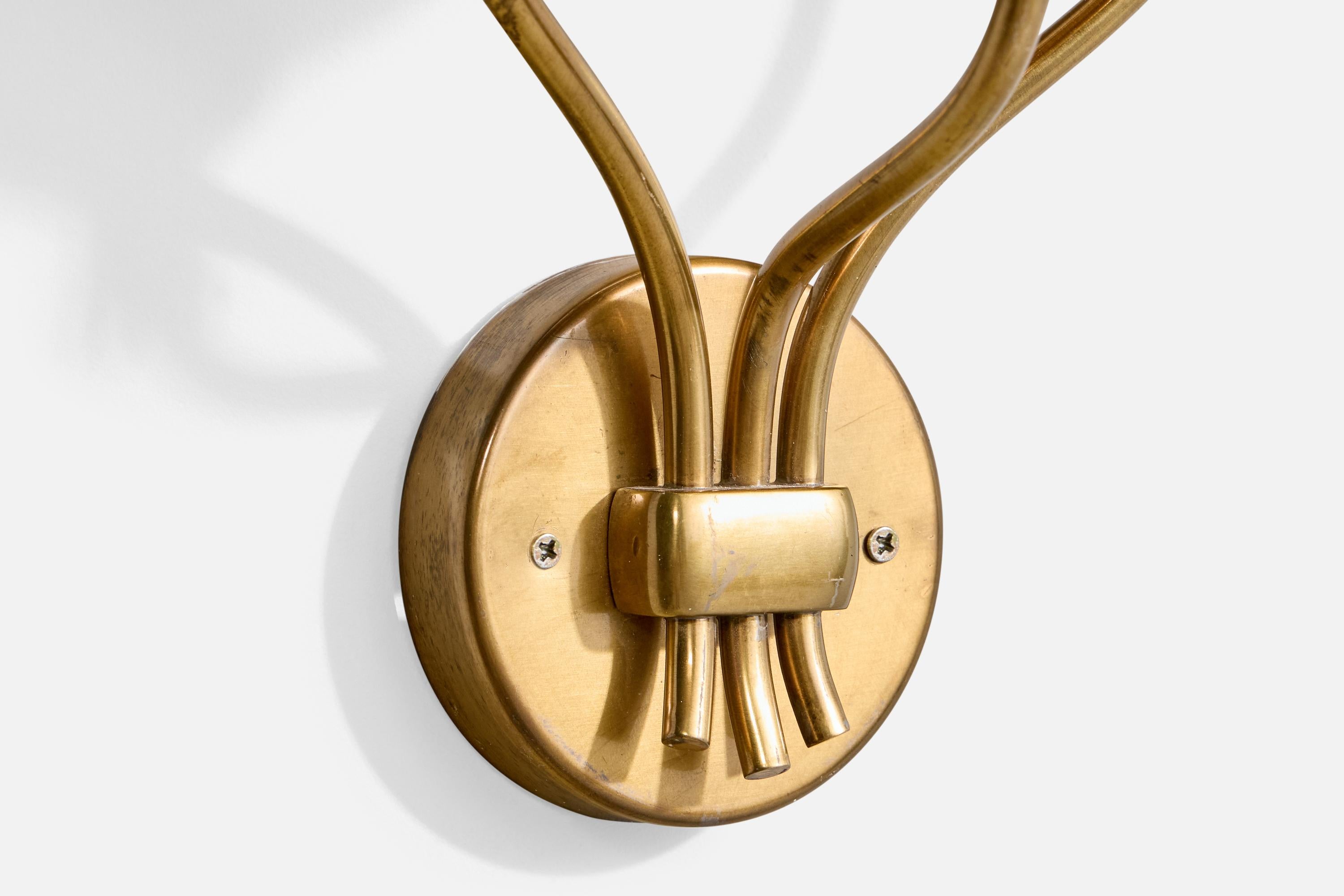 Schwedischer Designer, Wandleuchte, Messing, Pergament, Schweden, 1940er Jahre (Mitte des 20. Jahrhunderts) im Angebot