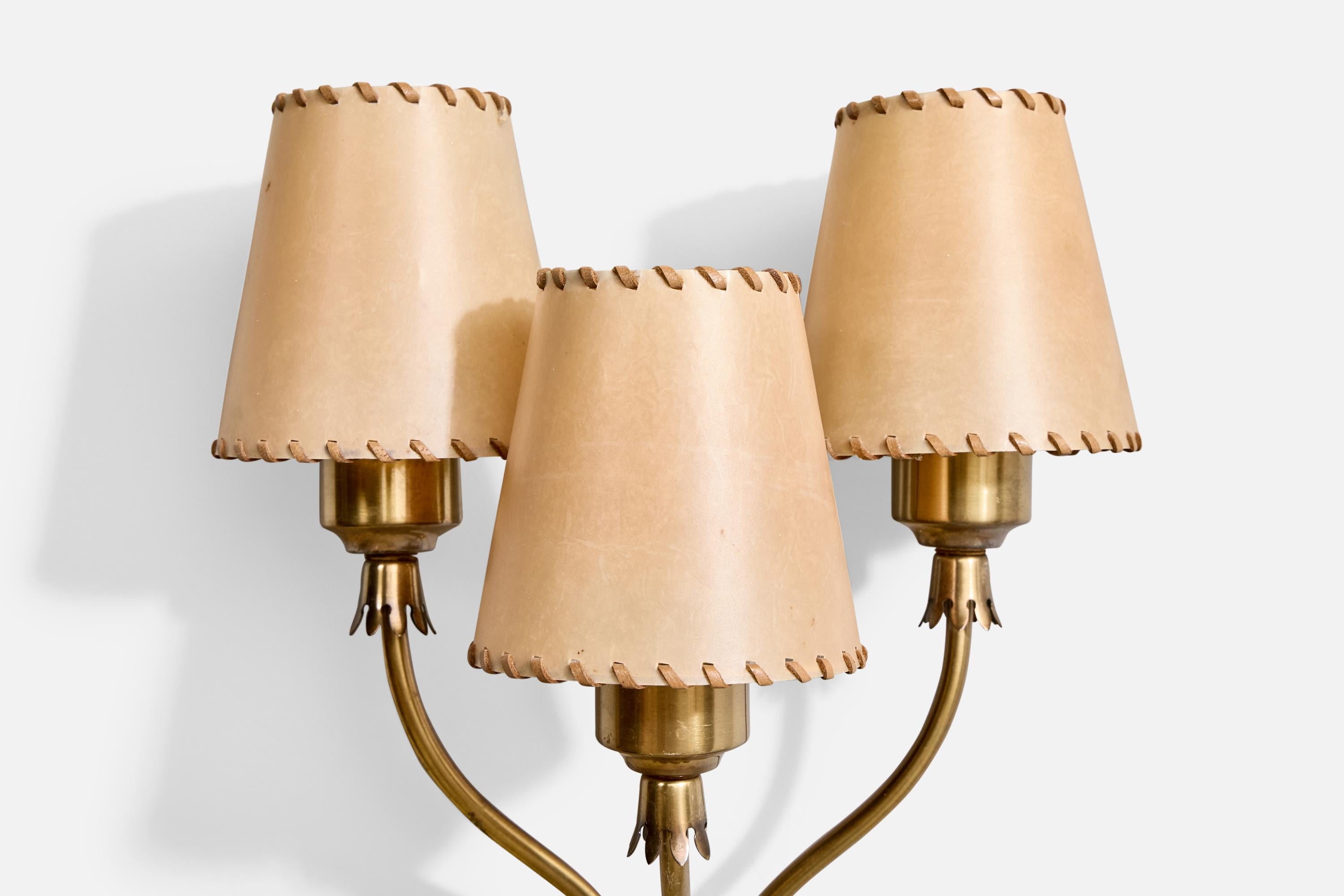 Schwedischer Designer, Wandleuchte, Messing, Pergament, Schweden, 1940er Jahre im Angebot 1