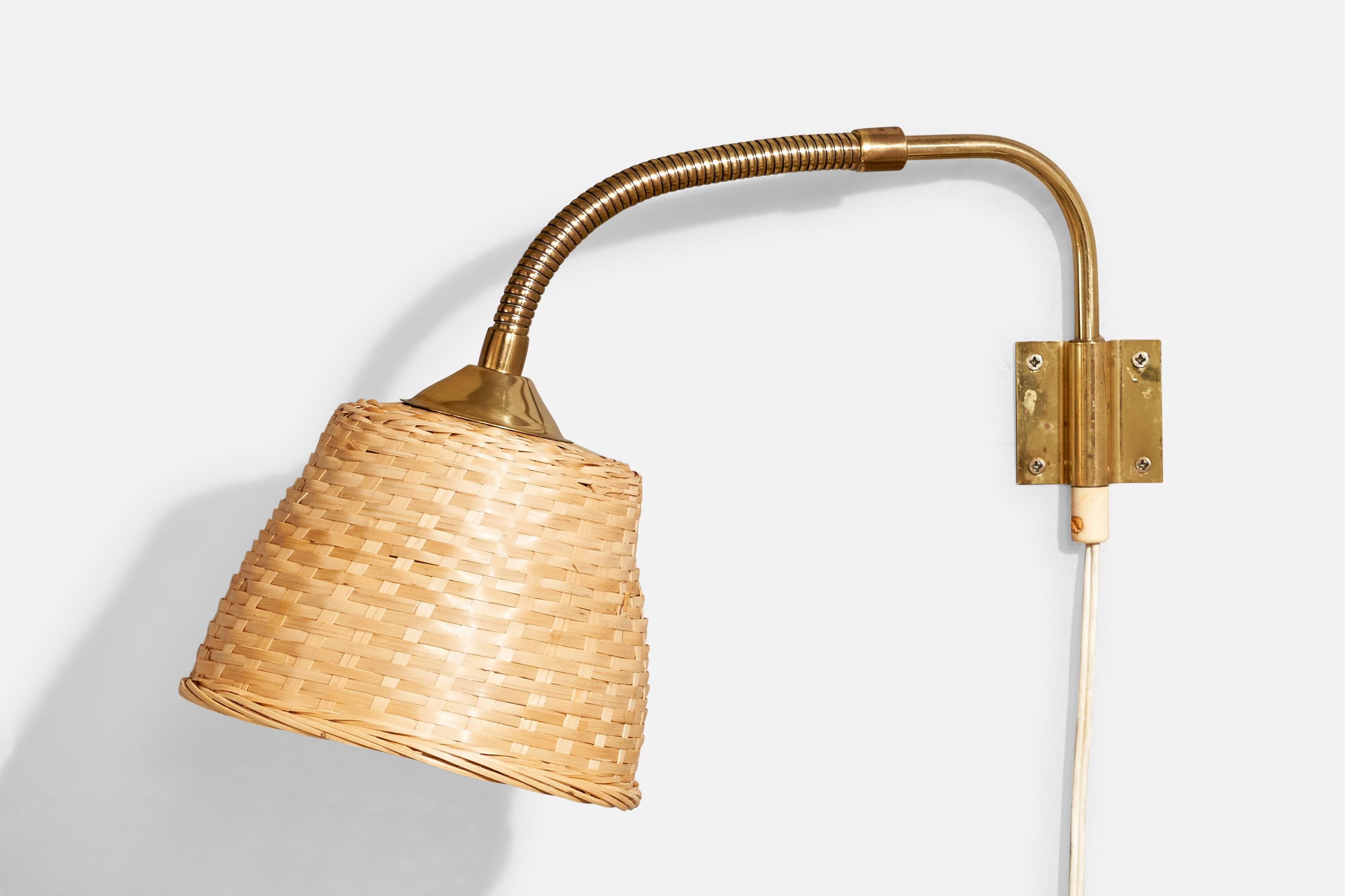 Swedish Designer, Wall Light, Brass, Rattan, 1940s In Good Condition For Sale In High Point, NC