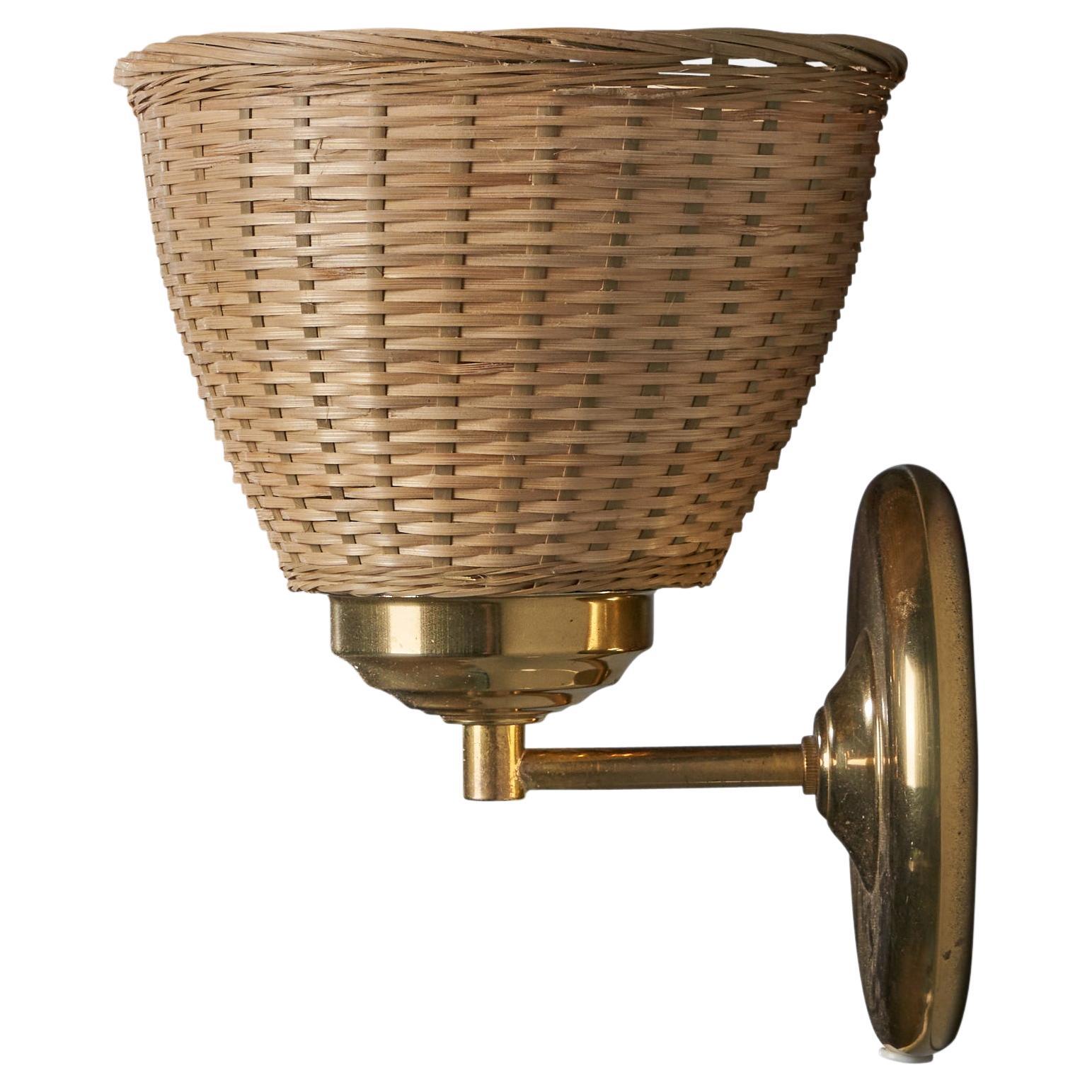 Schwedische Designerin, Wandleuchte, Messing, Rattan, 1960er Jahre