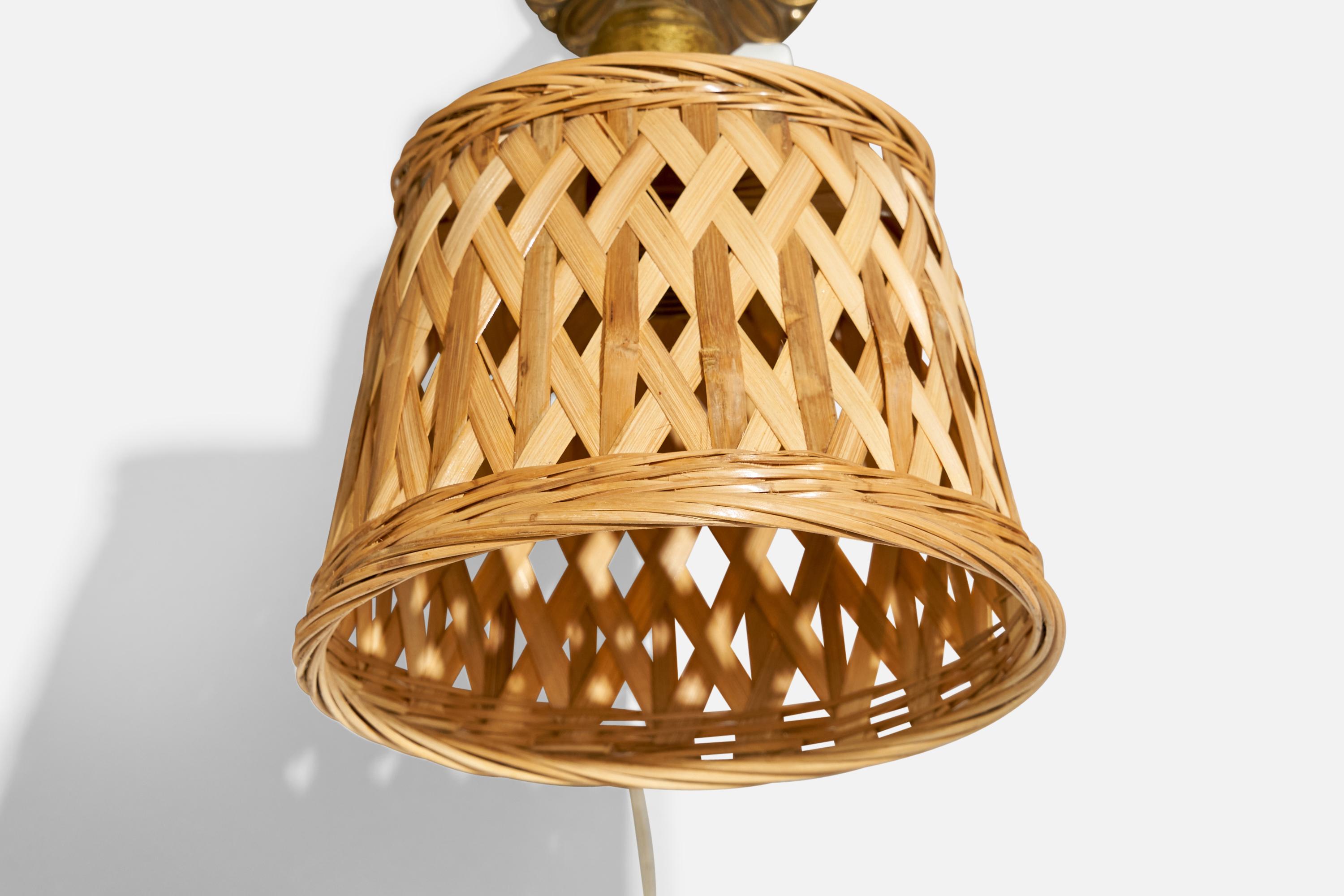 Laiton Designer suédois, applique murale, laiton, rotin, Suède, années 1930 en vente