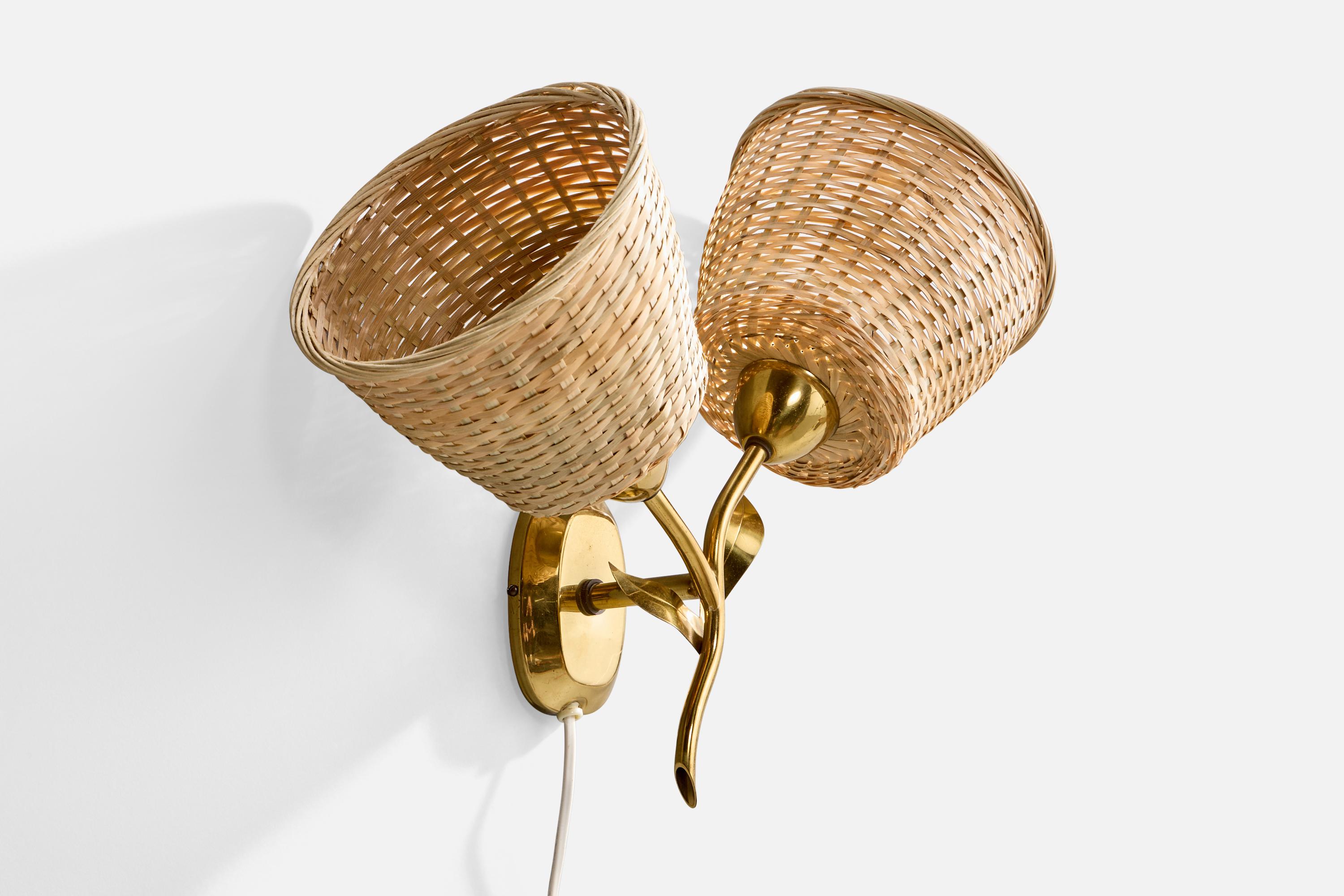 Mid-Century Modern Designer suédois, applique murale, laiton, rotin, Suède, années 1950 en vente