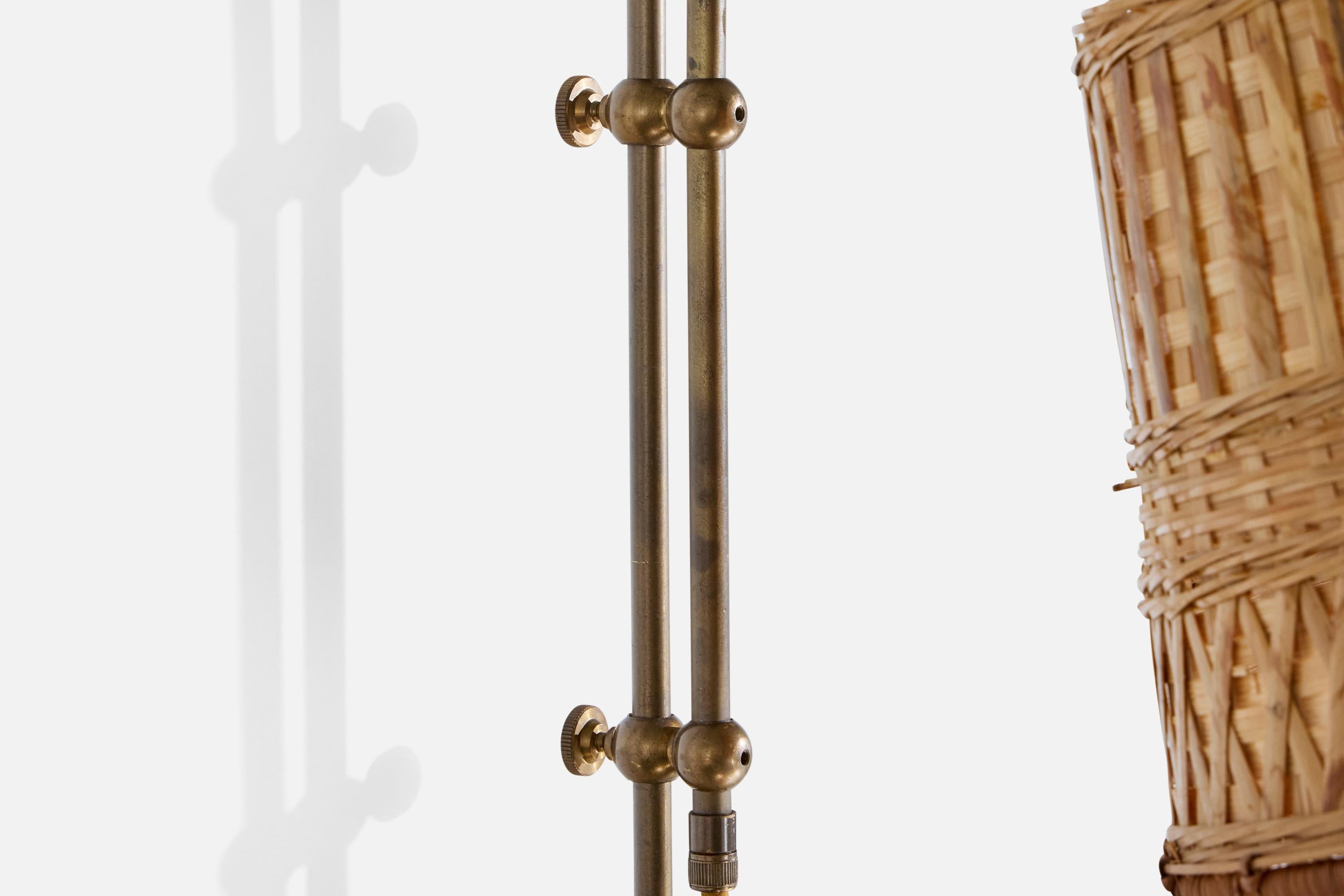 Ottone Designer svedese, lampada da parete, ottone, rattan, Svezia, anni '1960 in vendita