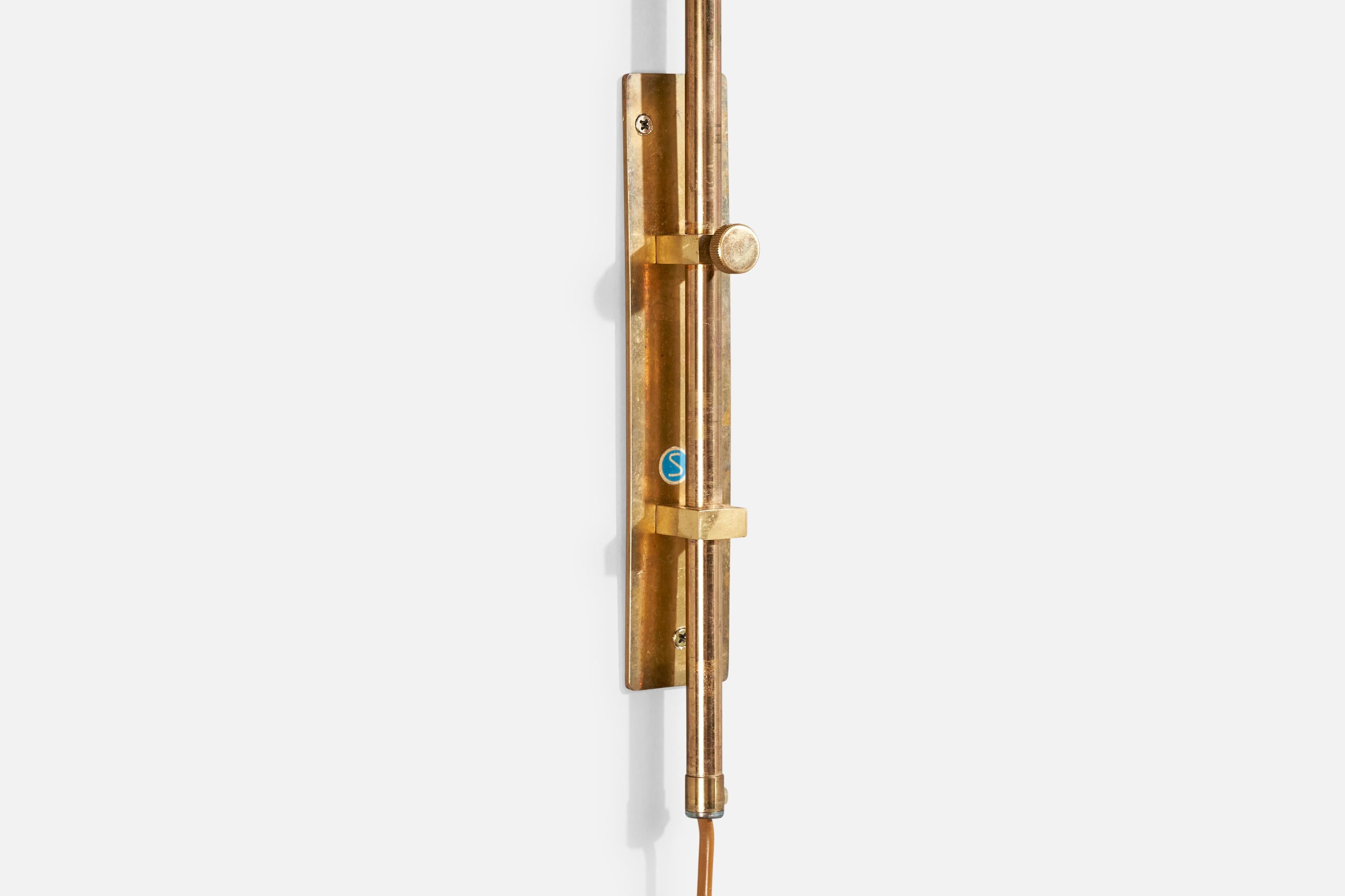 Laiton Designer suédois, applique murale, laiton, rotin, Suède, années 1970 en vente
