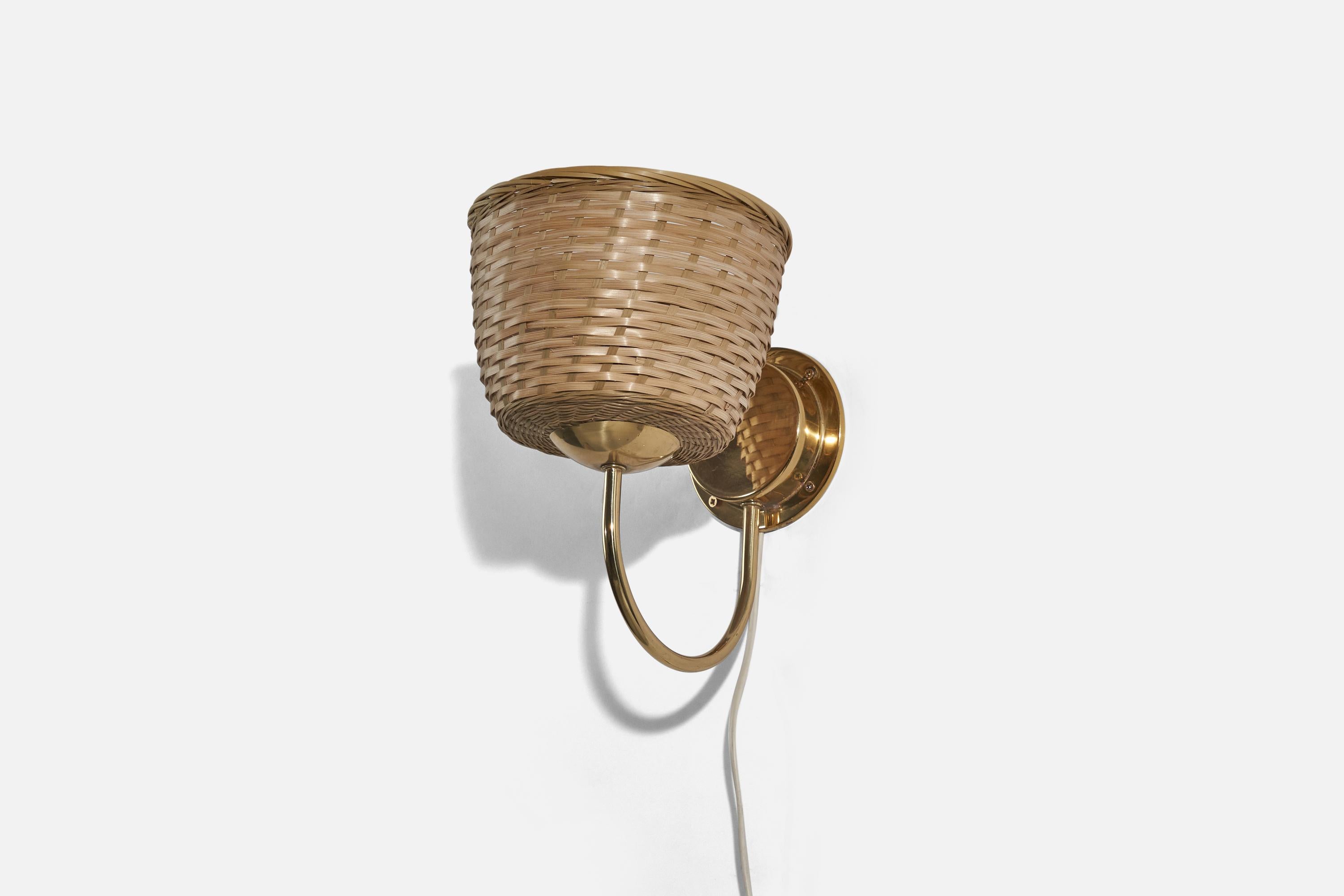 Swedish Designer, Wall Light, Brass, Rattan, Sweden, c. 1940s In Good Condition For Sale In High Point, NC
