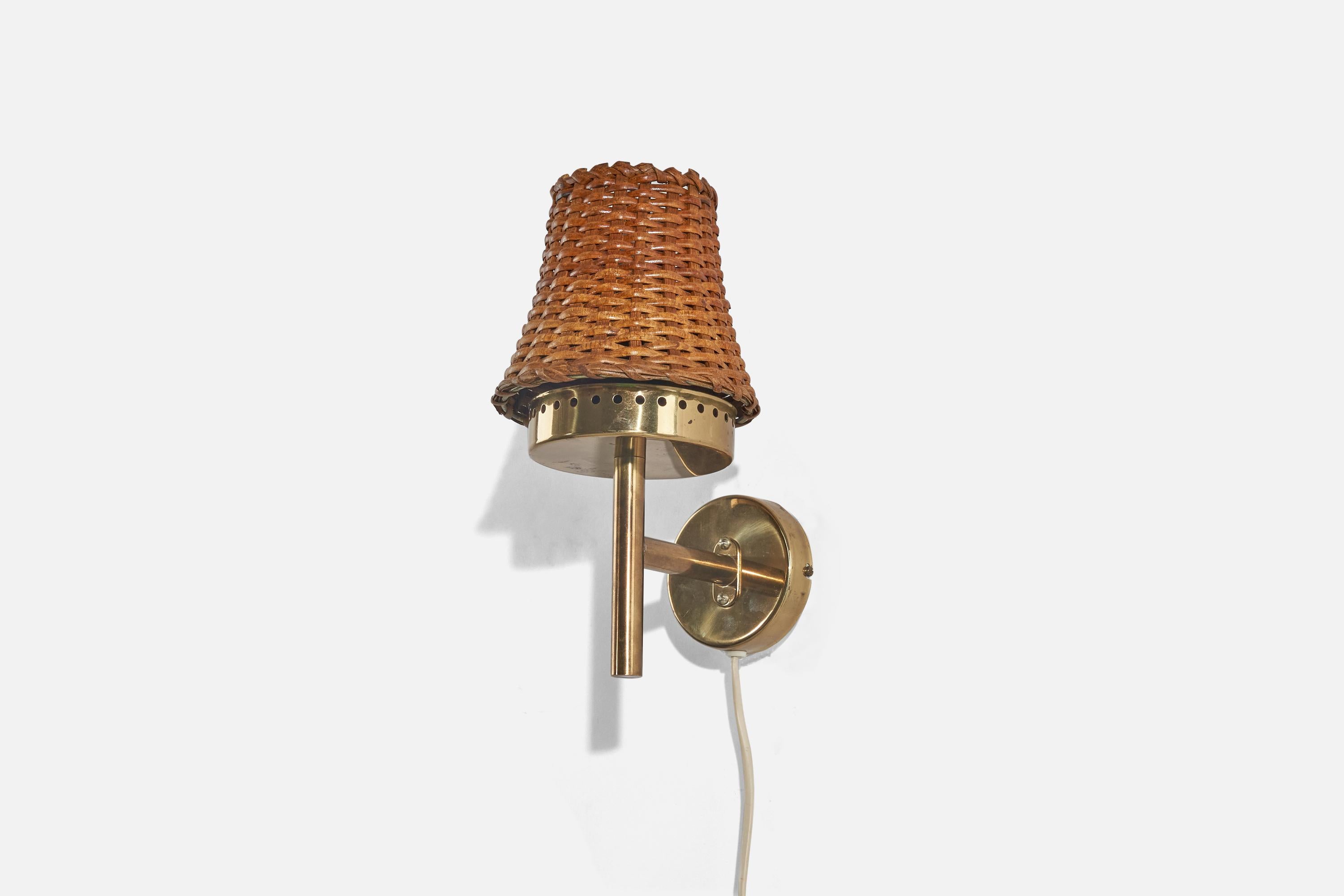 A brass and rattan wall light designed and produced in Sweden, c. 1960s.

Dimensions of back plate (inches) : (3.37 x 3.37 x .75) (H x W x D).