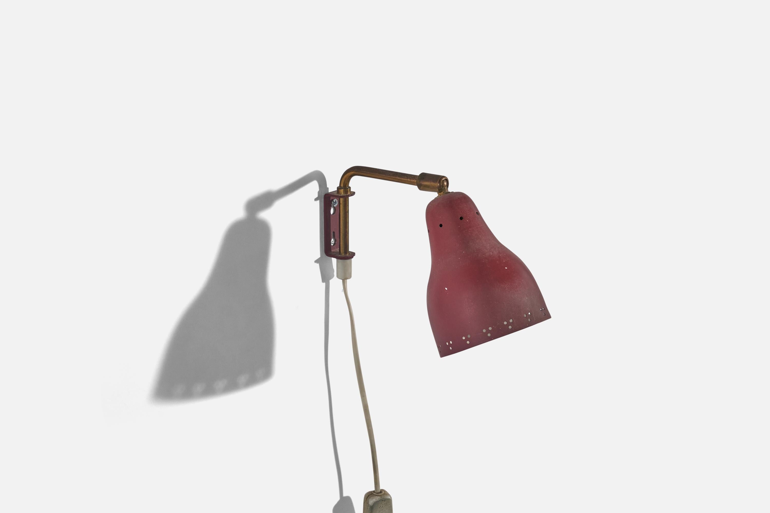 A brass and red lacquered metal wall light designed and produced in Sweden, c. 1950s.

Dimensions of back plate (inches) : 2.3125 x .8125 x .0625 (H x W x D).