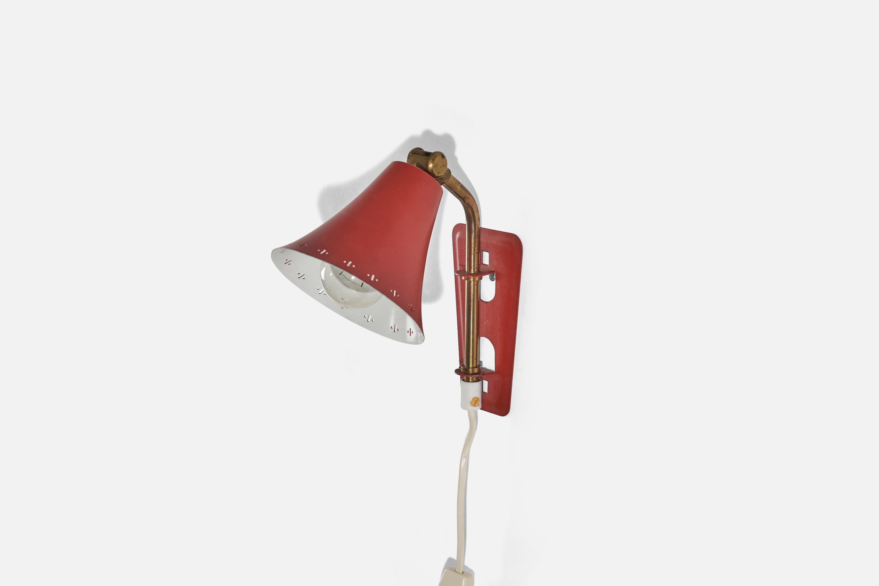 A brass and red metal wall light designed and produced in Sweden, c. 1950s.

Dimensions of back plate (inches) : 2.75 x 5.125 x .125 (H x W x D).