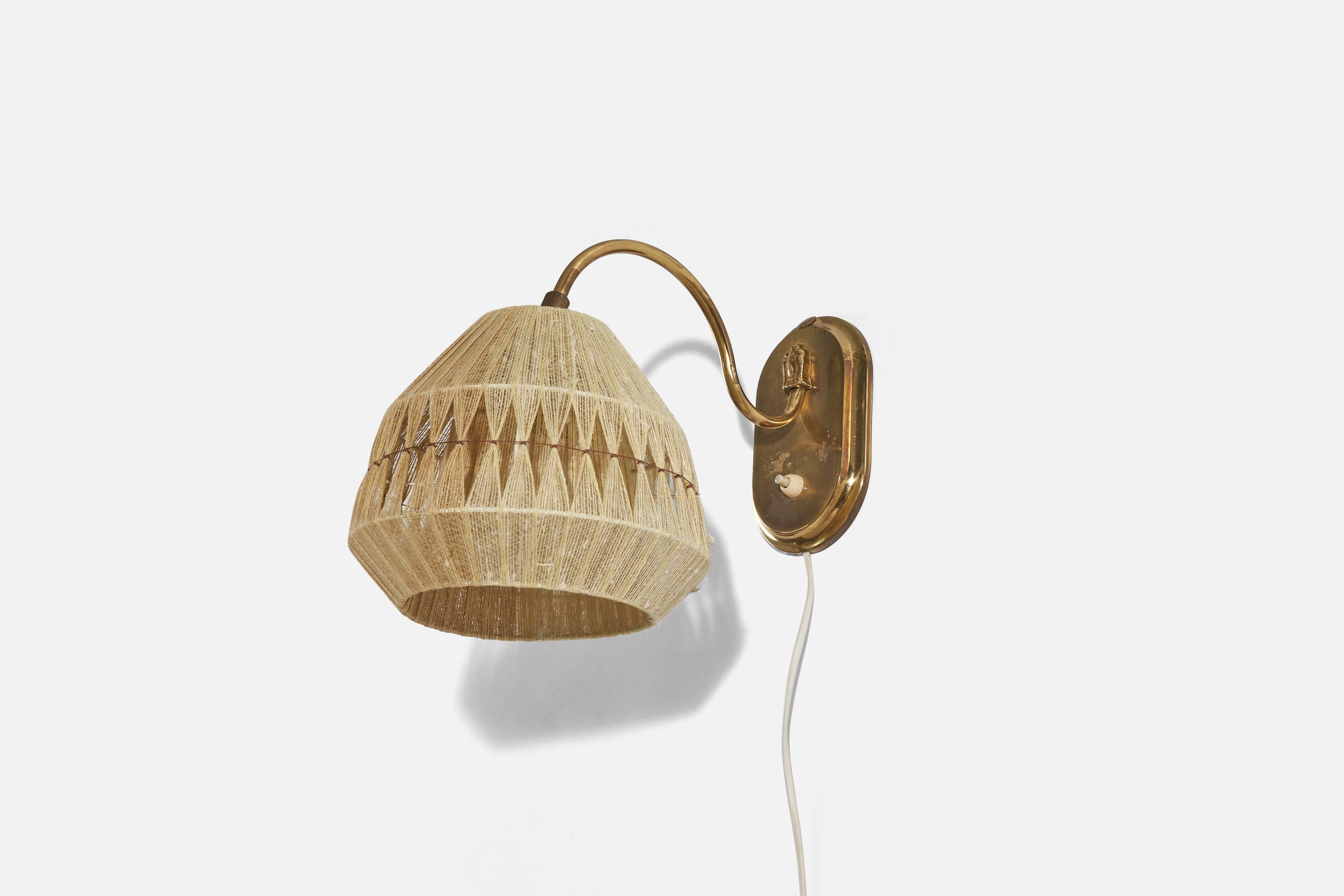 A brass and string wall light, designed and produced in Sweden, c. 1940s. 

Variable dimensions, measured as illustrated in the first image. 

Dimensions of back plate (inches) : 6.62 x 4.12 x .75 (H x W x D).
 