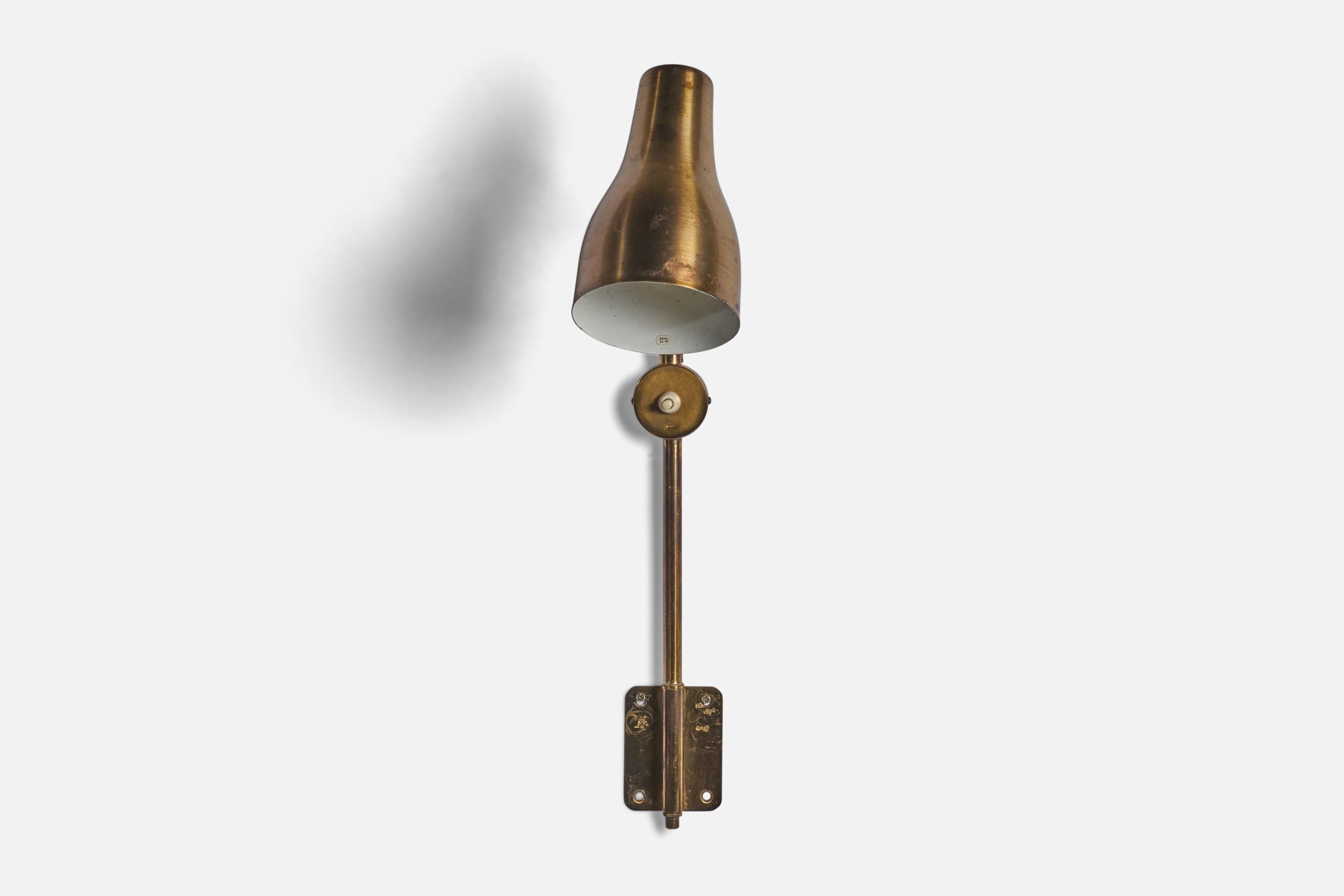 Swedish Designer, Wall Light, Brass, Sweden, 1940s In Good Condition For Sale In High Point, NC