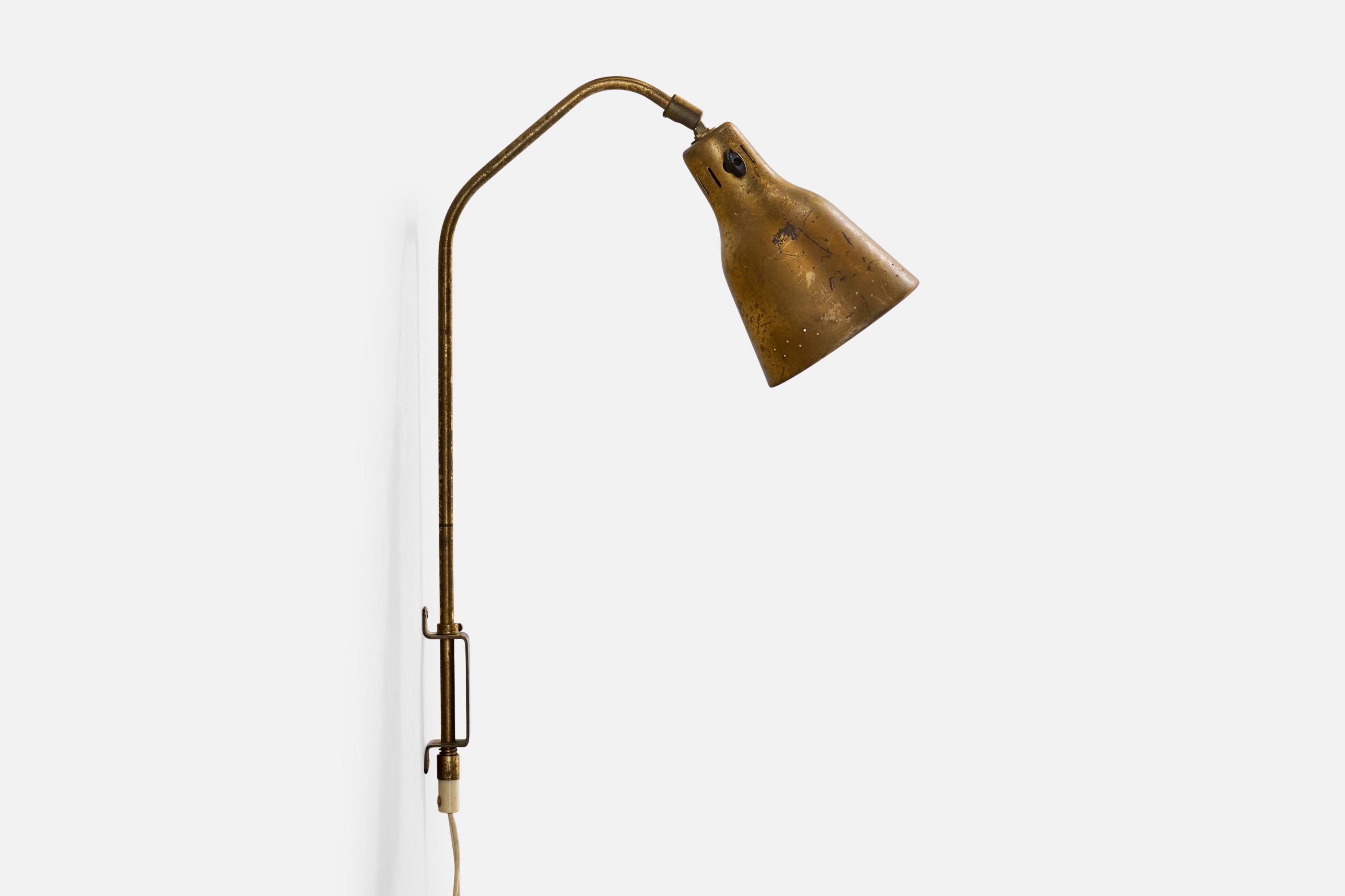 Swedish Designer, Wall Light, Brass, Sweden, 1940s In Good Condition For Sale In High Point, NC