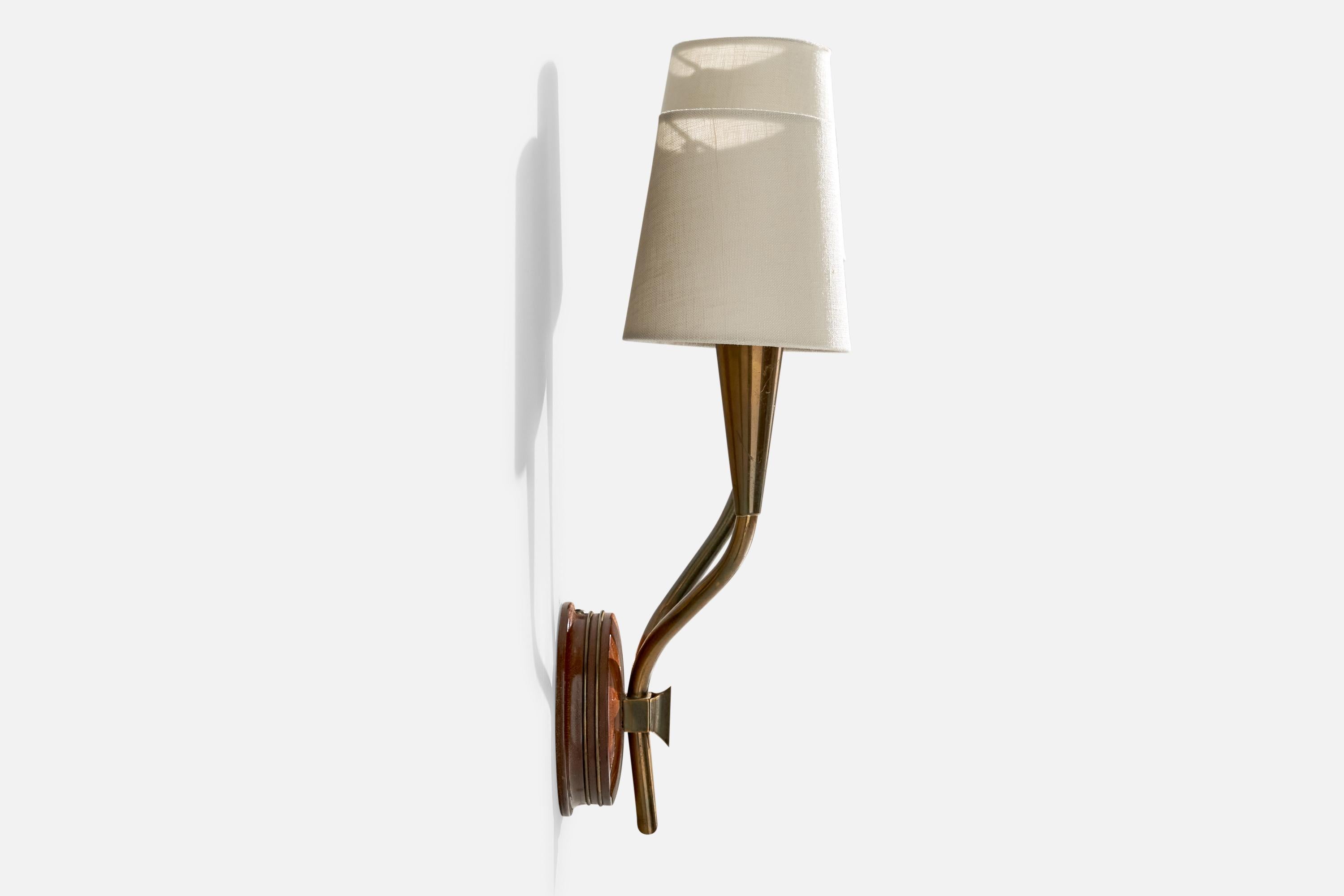 Suédois Design/One, Design-Light, laiton, teck, tissu, Suède, années 1950 en vente