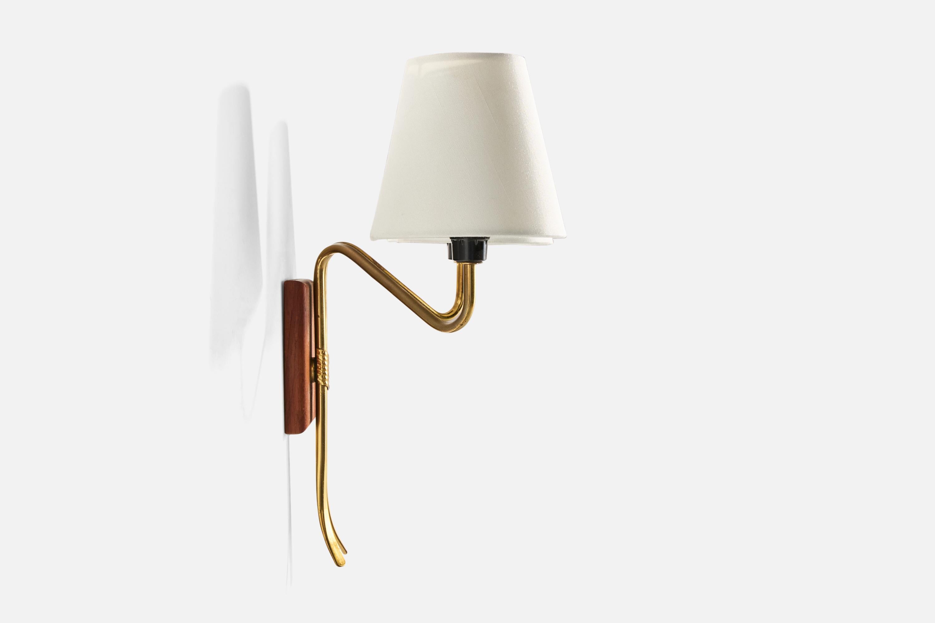 Suédois Design/One, Design-Light, laiton, teck, tissu, Suède, années 1950 en vente