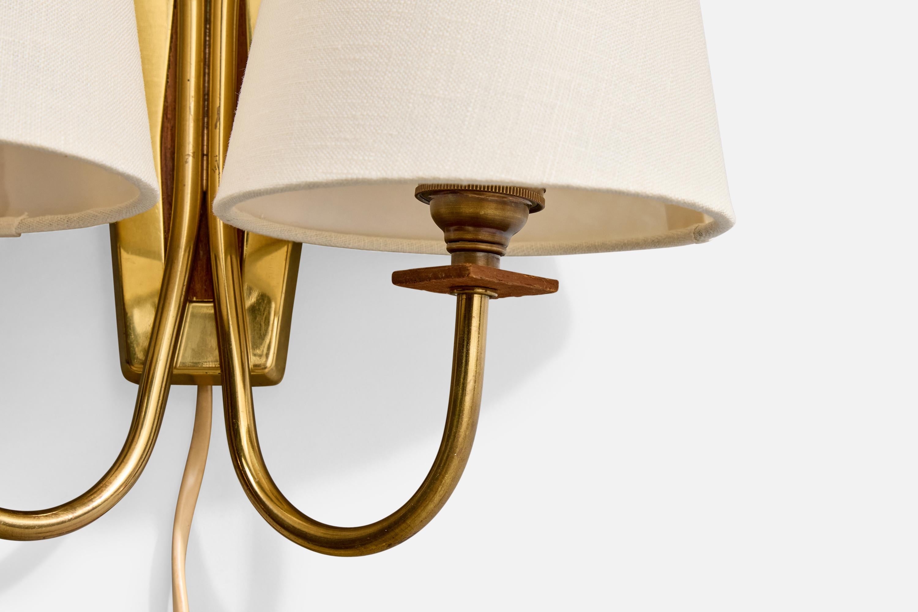 Swedish Designer, Wall Light, Brass, Teak, Fabric, Sweden, 1950s In condizioni buone in vendita a High Point, NC