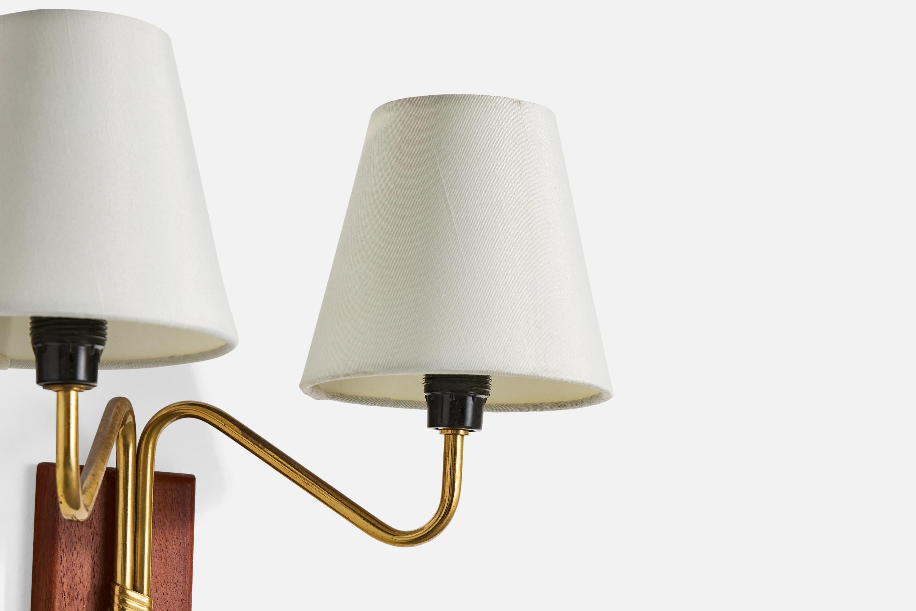 Milieu du XXe siècle Design/One, Design-Light, laiton, teck, tissu, Suède, années 1950 en vente