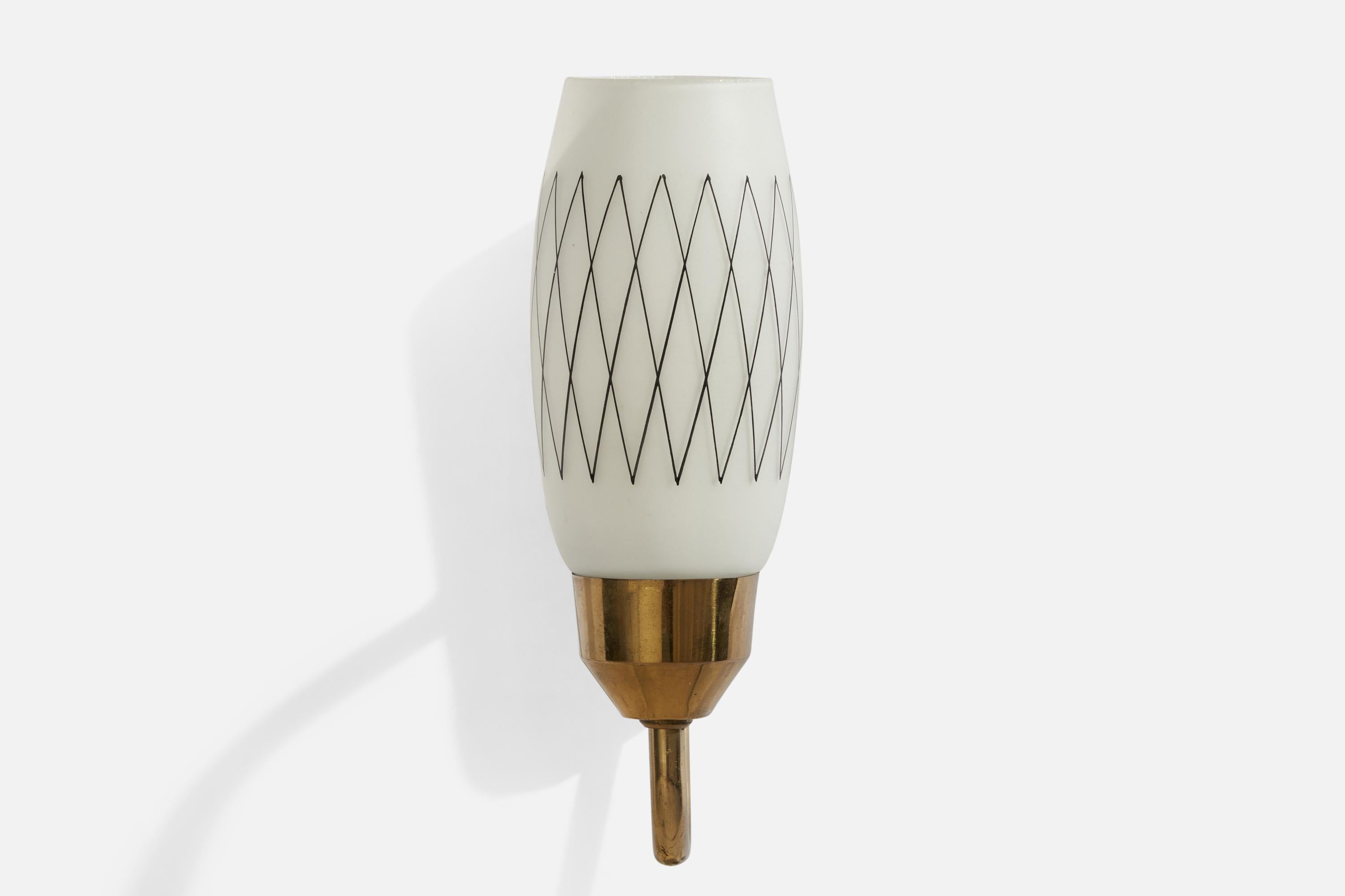 Schwedische Designerin, Wandleuchte, Messing, Teakholz, Glas, Schweden, 1950er Jahre im Zustand „Gut“ im Angebot in High Point, NC