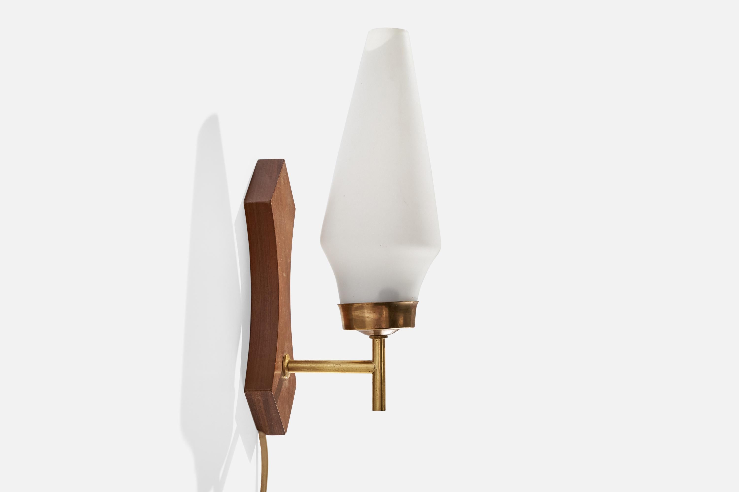 Suédois Design/One, Design-Light, laiton, teck, verre, Suède, années 1950 en vente