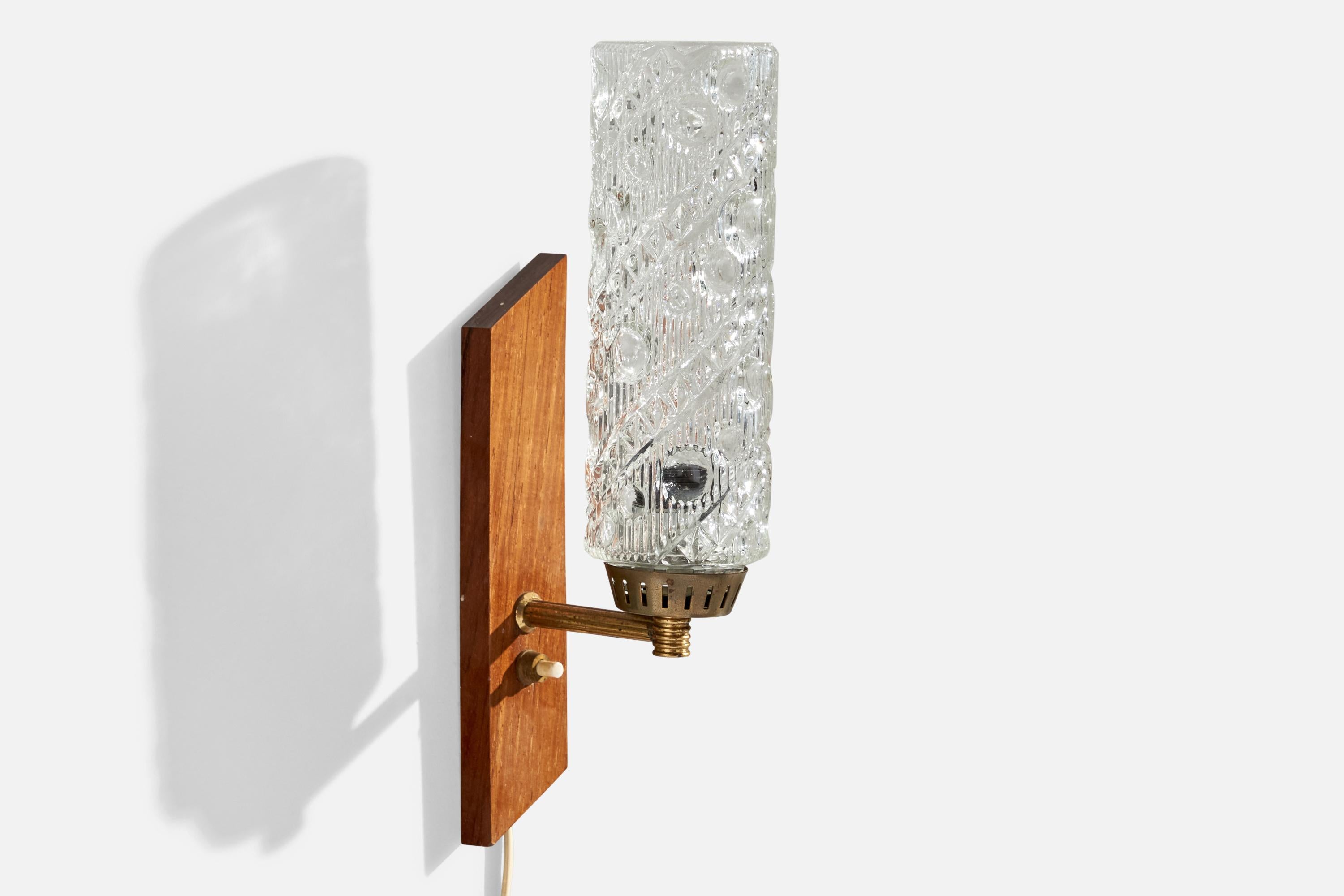 Suédois Design/One, Design-Light, laiton, teck, verre, Suède, années 1950 en vente