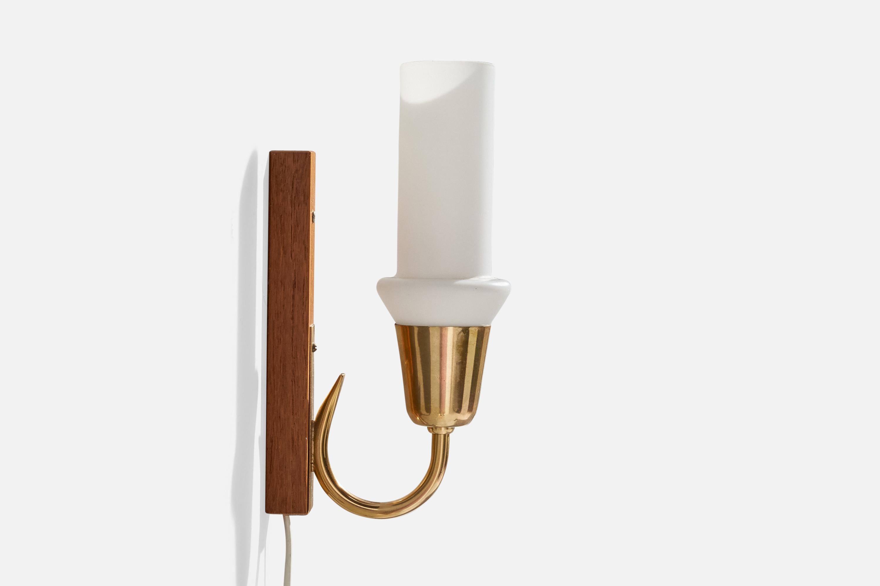 Suédois Design/One, Design-Light, laiton, teck, verre, Suède, années 1950 en vente