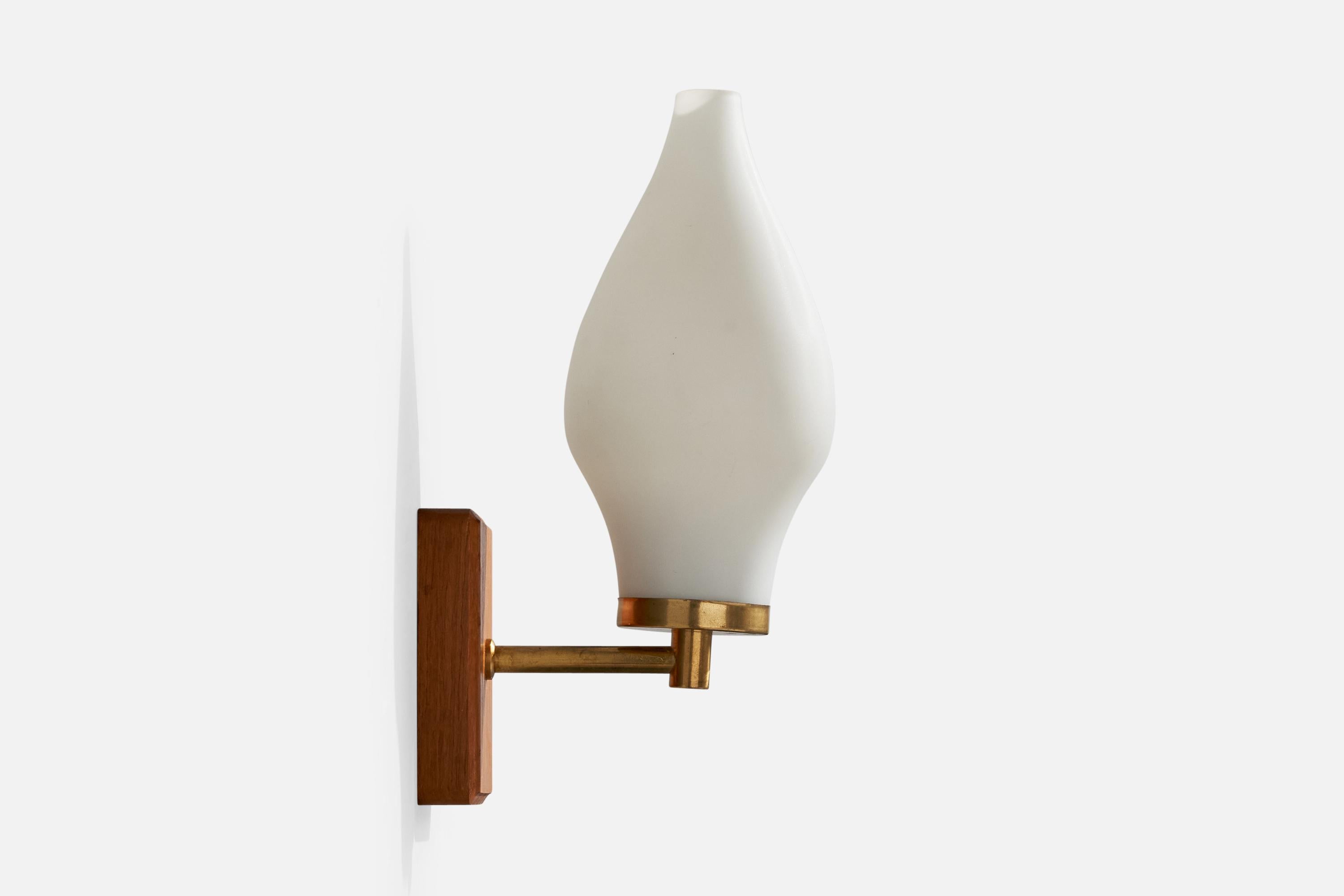 Suédois Design/One, Design-Light, laiton, teck, verre, Suède, années 1950 en vente