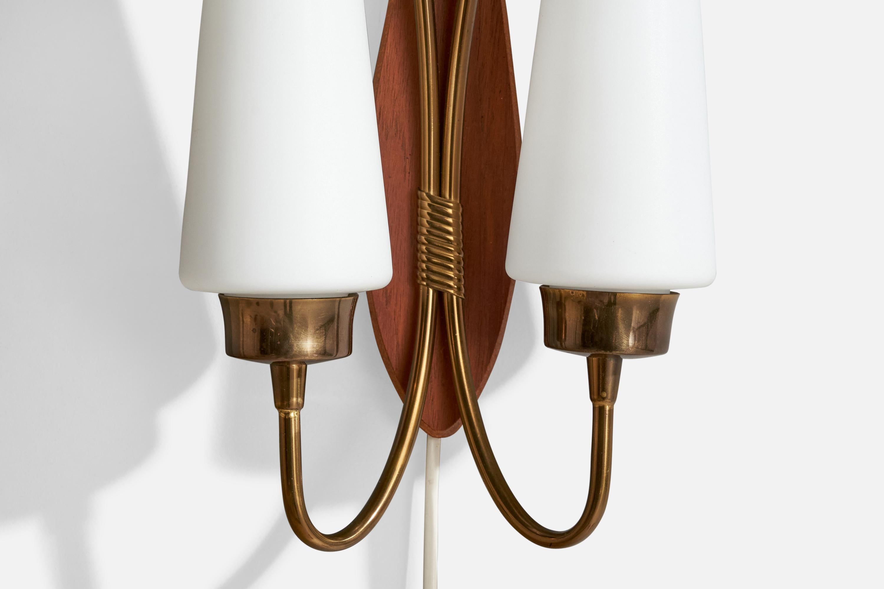 Design/One, Design-Light, laiton, teck, verre, Suède, années 1950 Bon état - En vente à High Point, NC