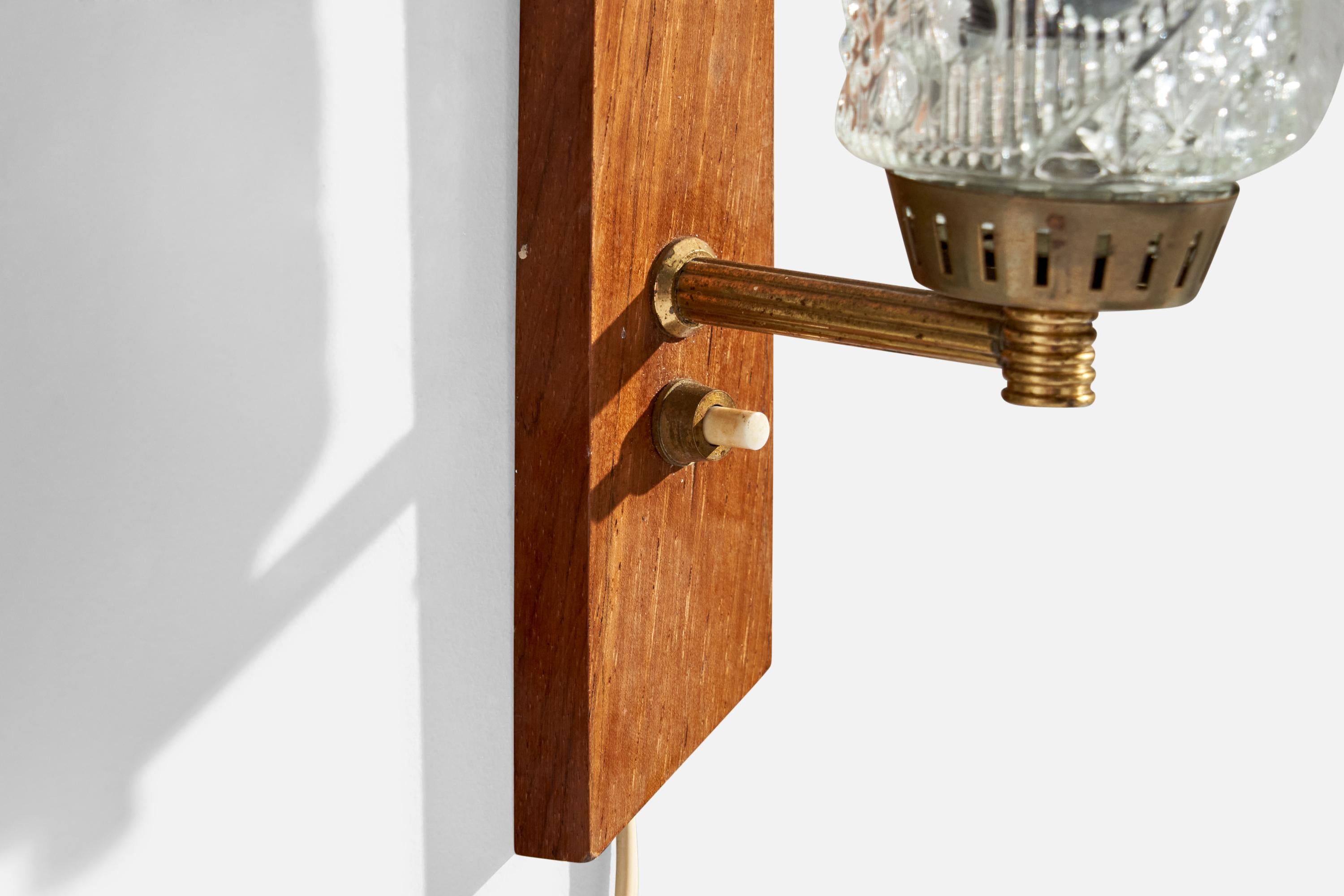 Laiton Design/One, Design-Light, laiton, teck, verre, Suède, années 1950 en vente