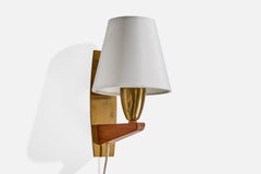 Schwedischer Designer, Wandleuchte, Messing, Teakholz, Schweden, 1950er Jahre