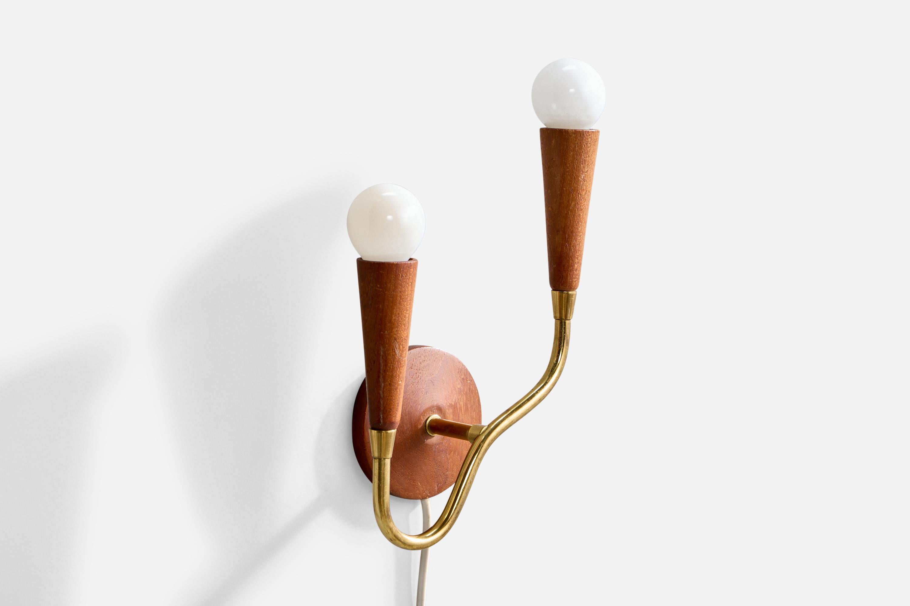 Mid-Century Modern Designer suédois, applique murale, laiton, teck, Suède, années 1950 en vente