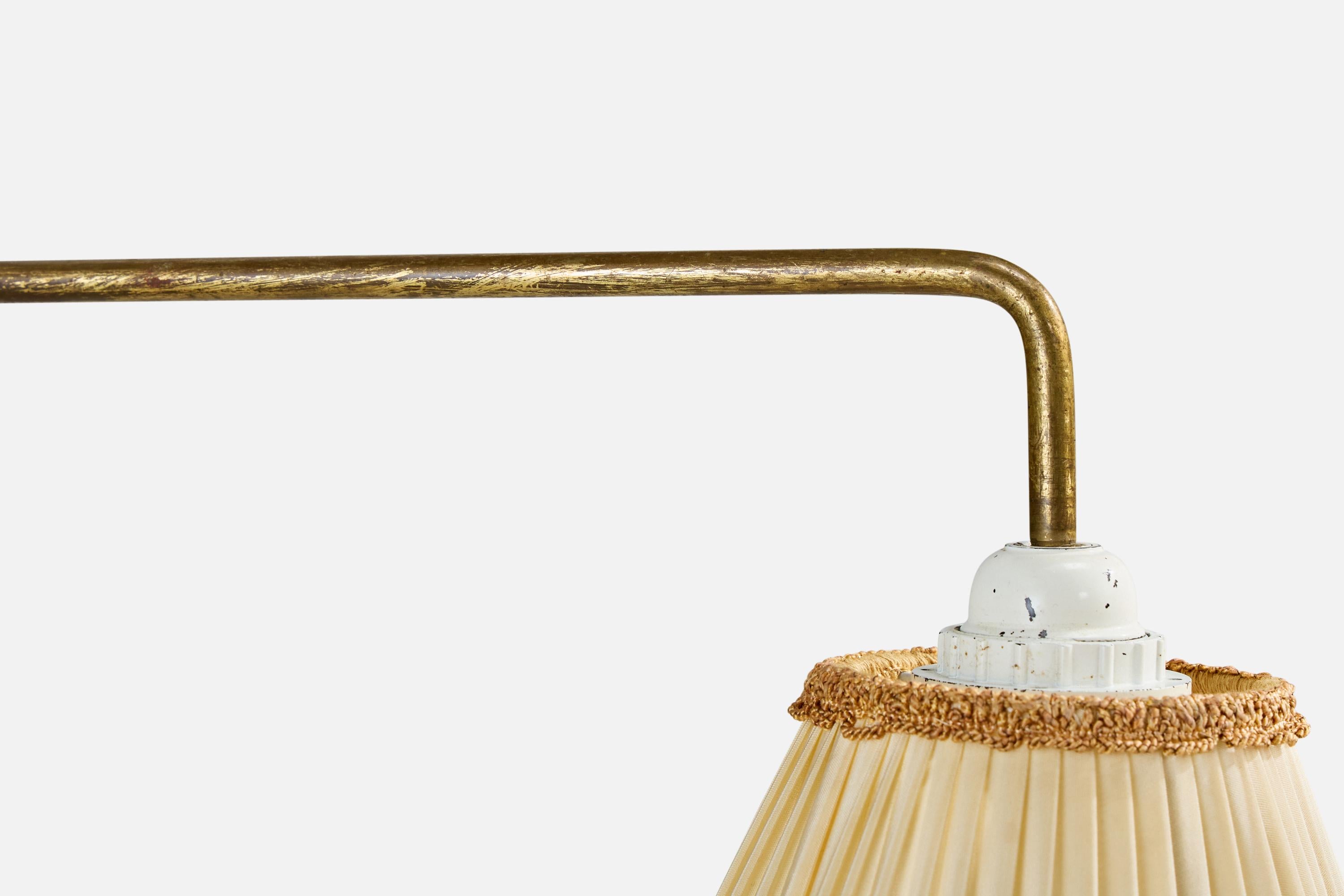 Designer svedese, lampada da parete, ottone, legno, tessuto, Svezia, anni '40 in vendita 1